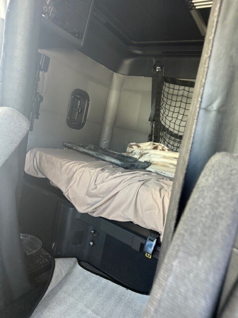 2021 Freightliner Cascadia 126