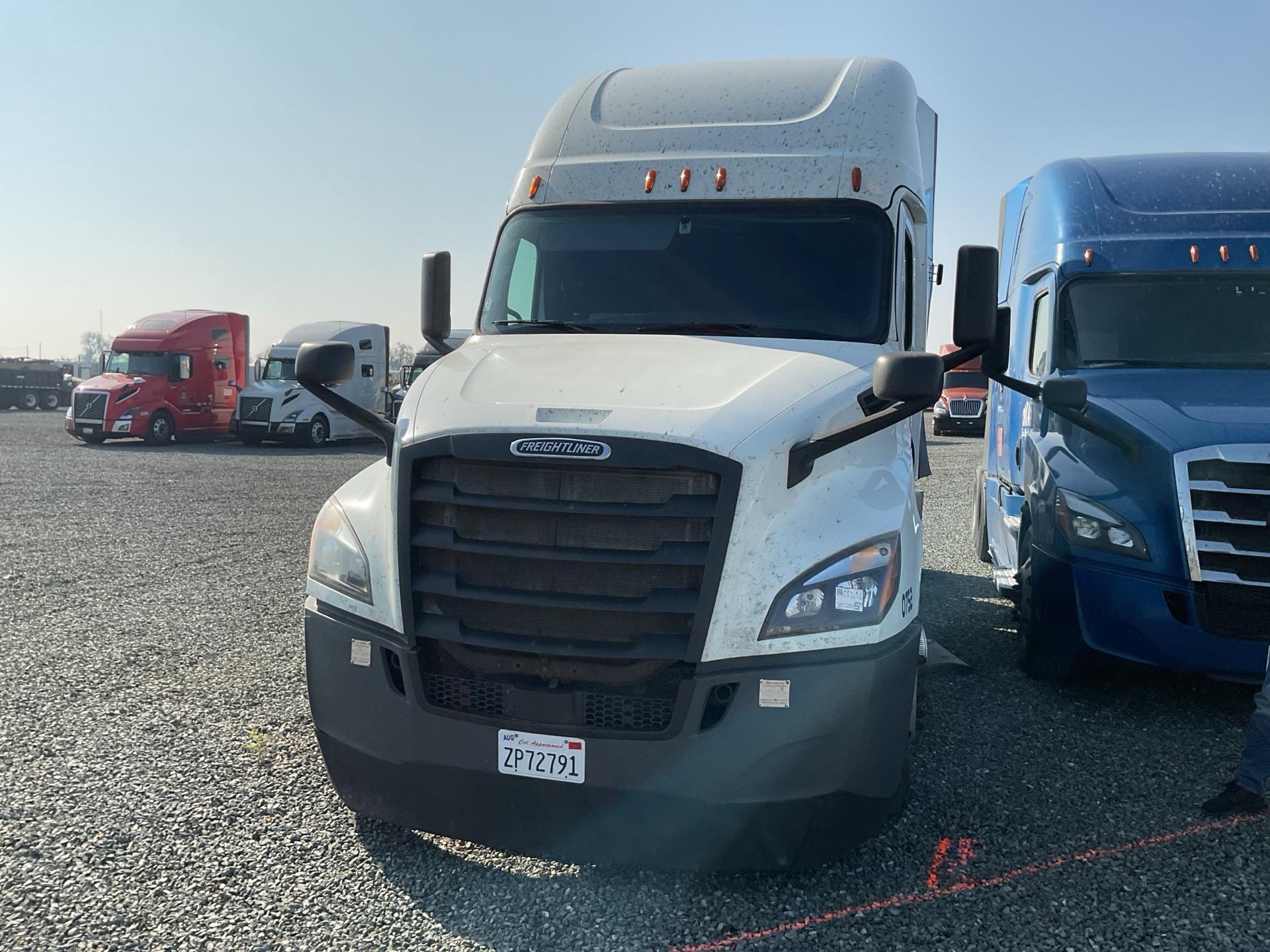 2020 Freightliner CASCADIA 126