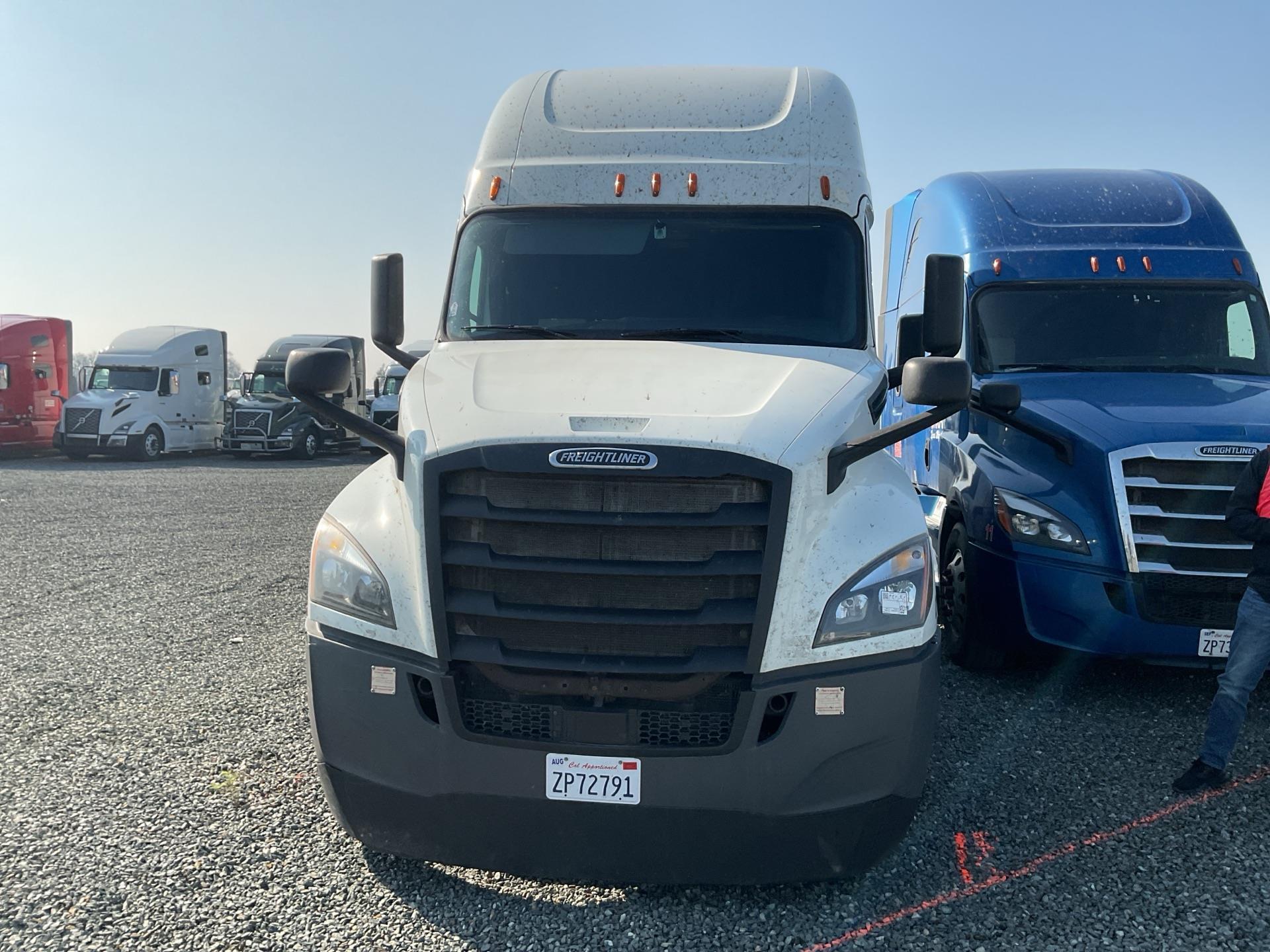 2020 Freightliner CASCADIA 126