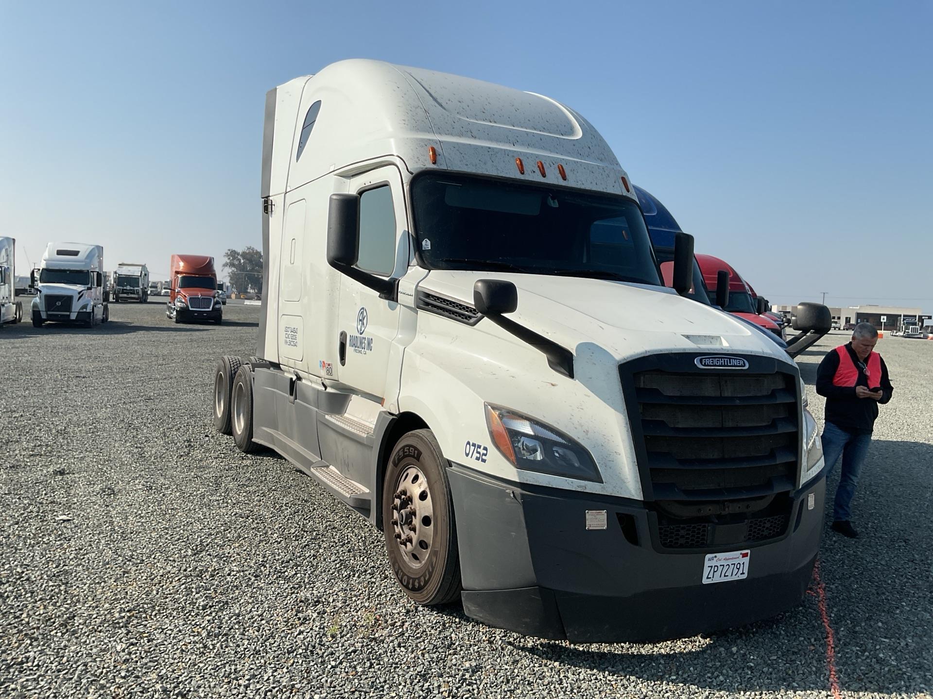 2020 Freightliner CASCADIA 126