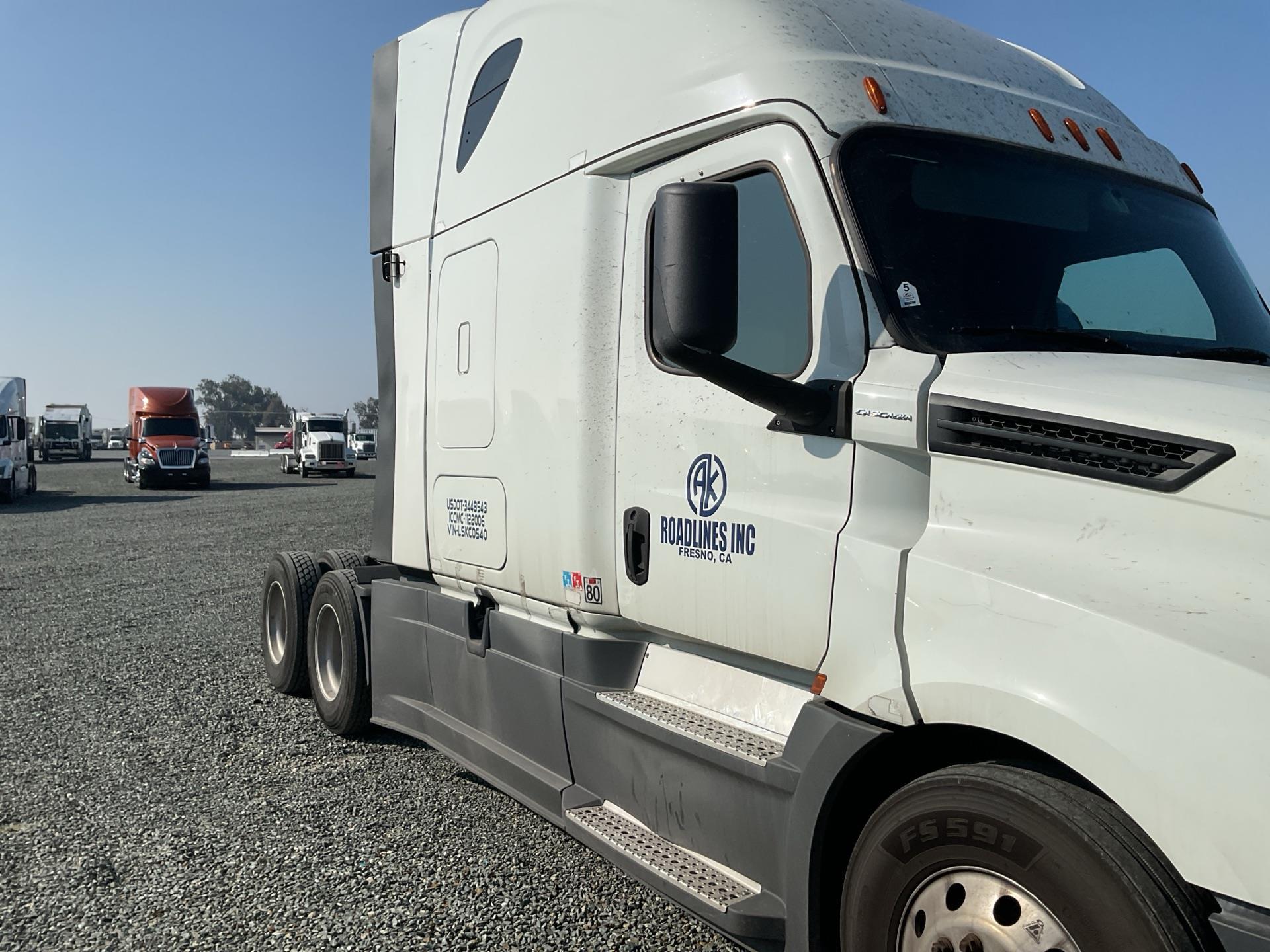 2020 Freightliner CASCADIA 126
