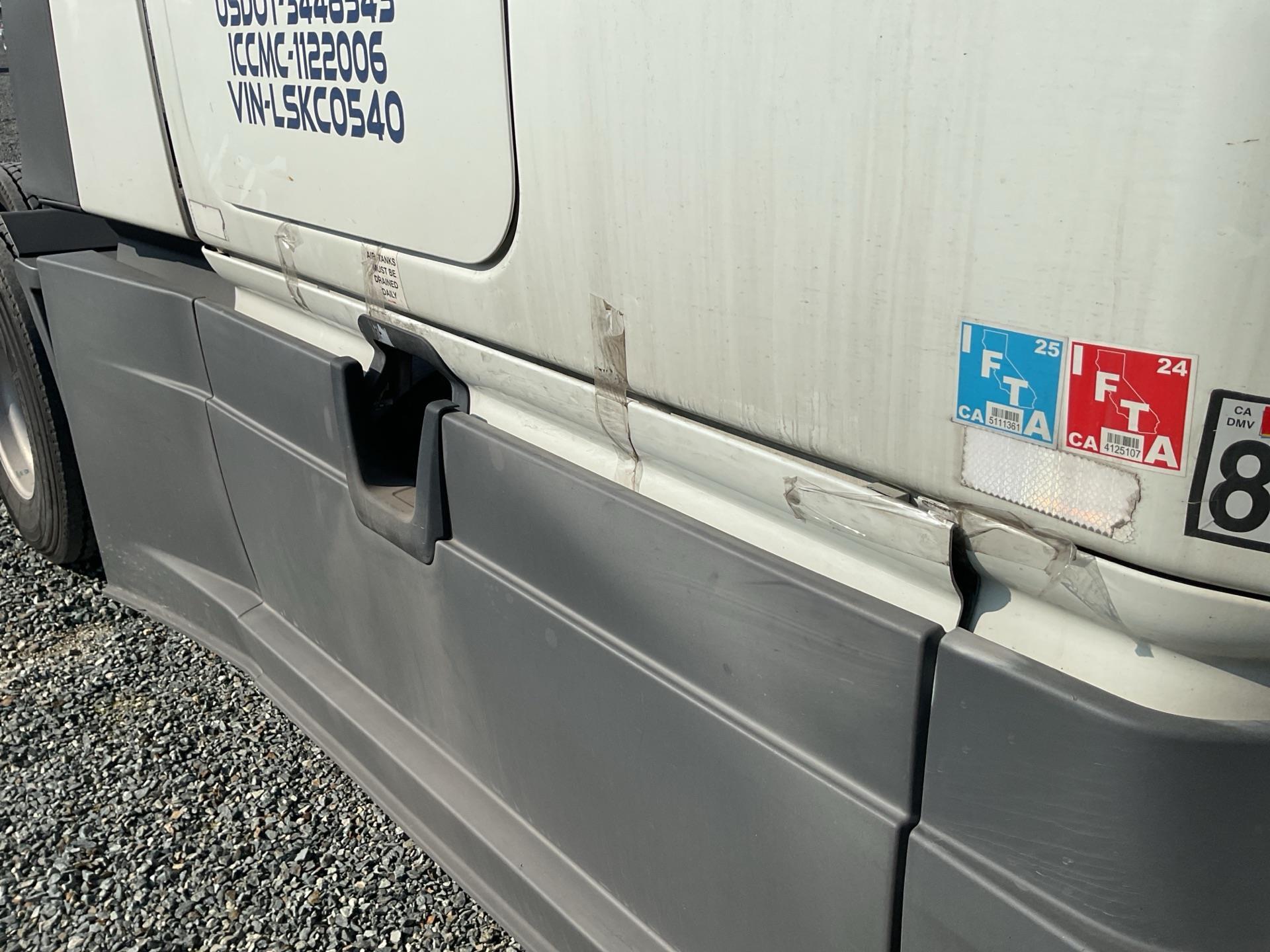 2020 Freightliner CASCADIA 126