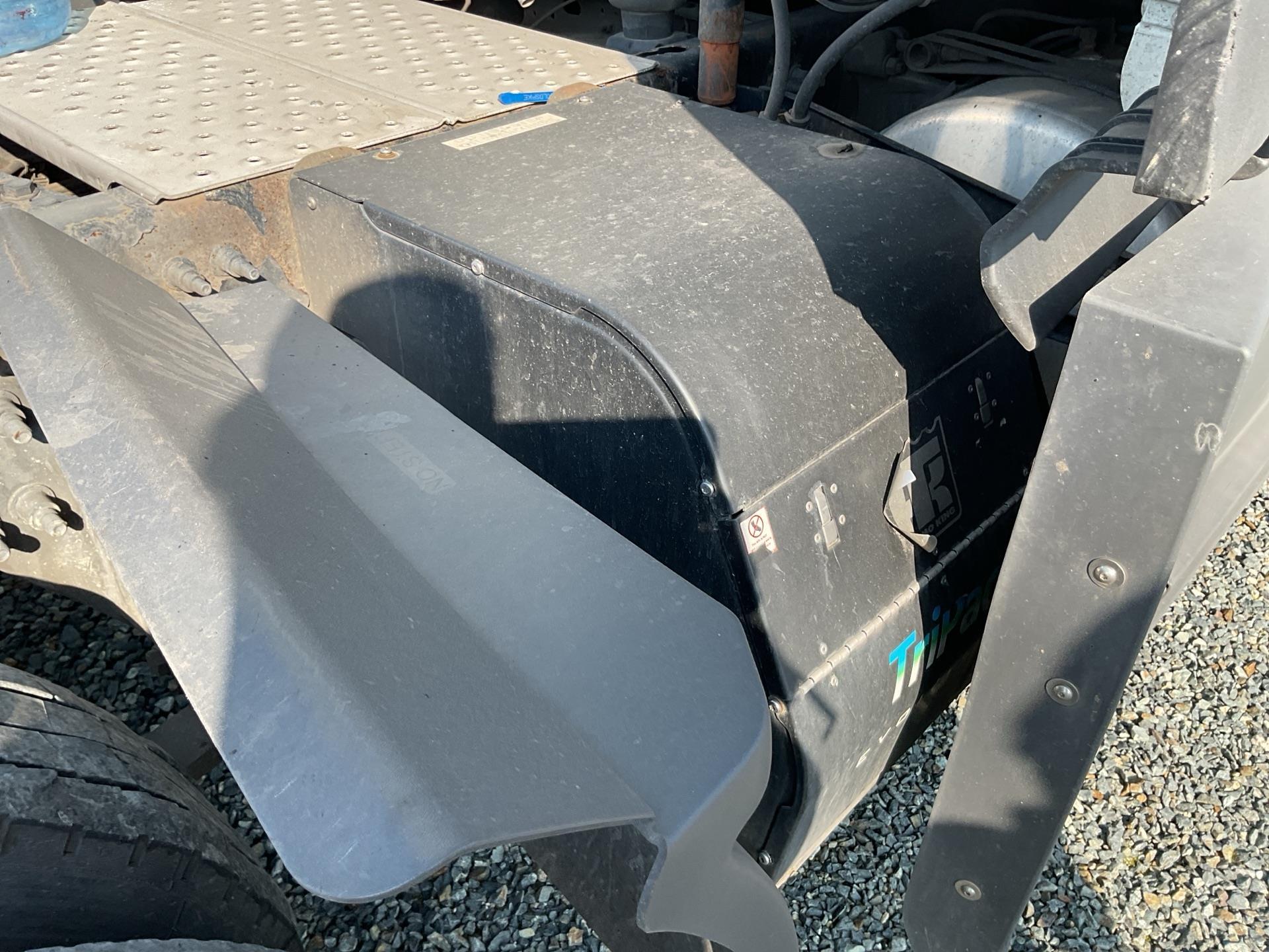 2020 Freightliner CASCADIA 126