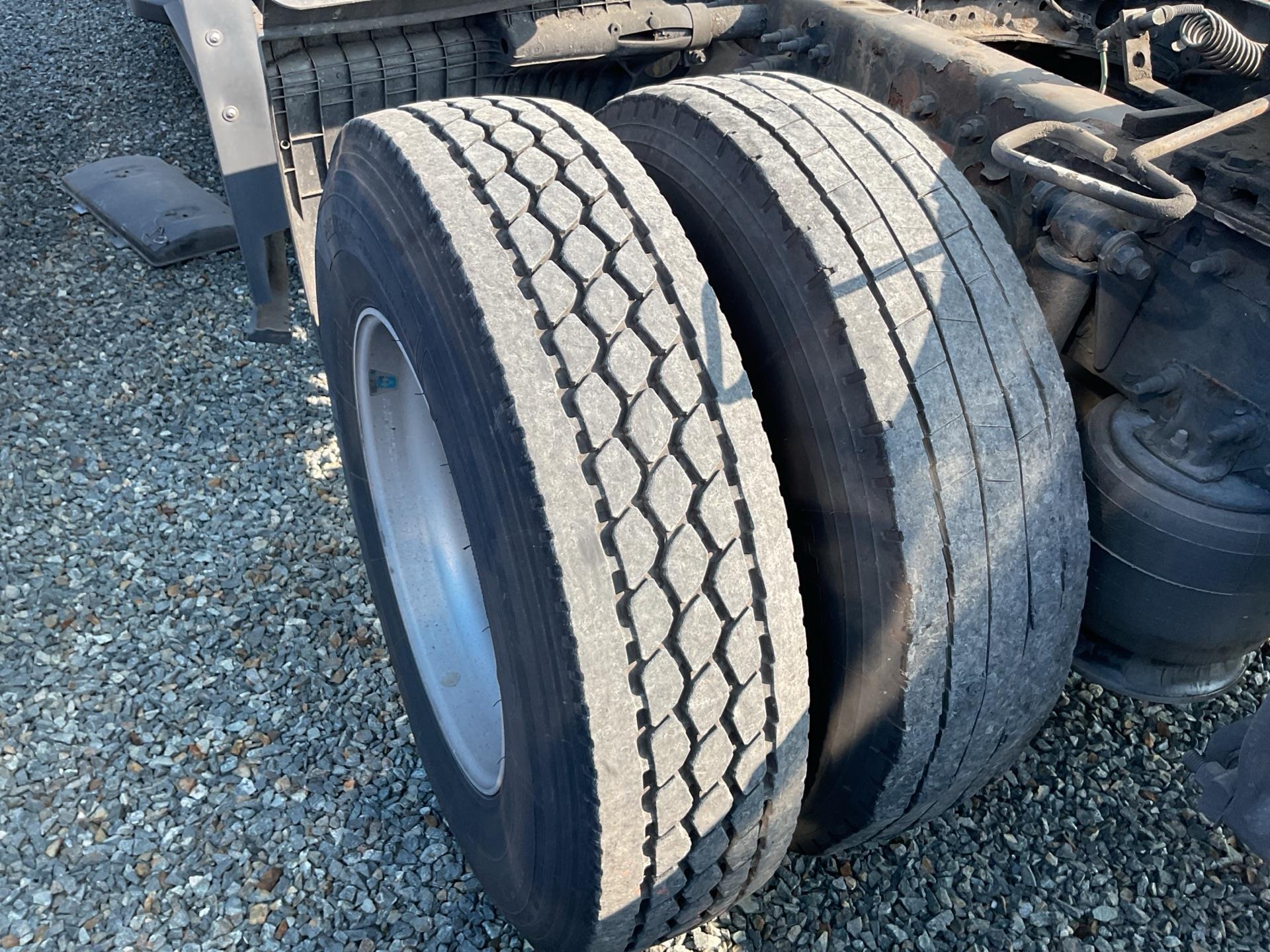 2020 Freightliner CASCADIA 126