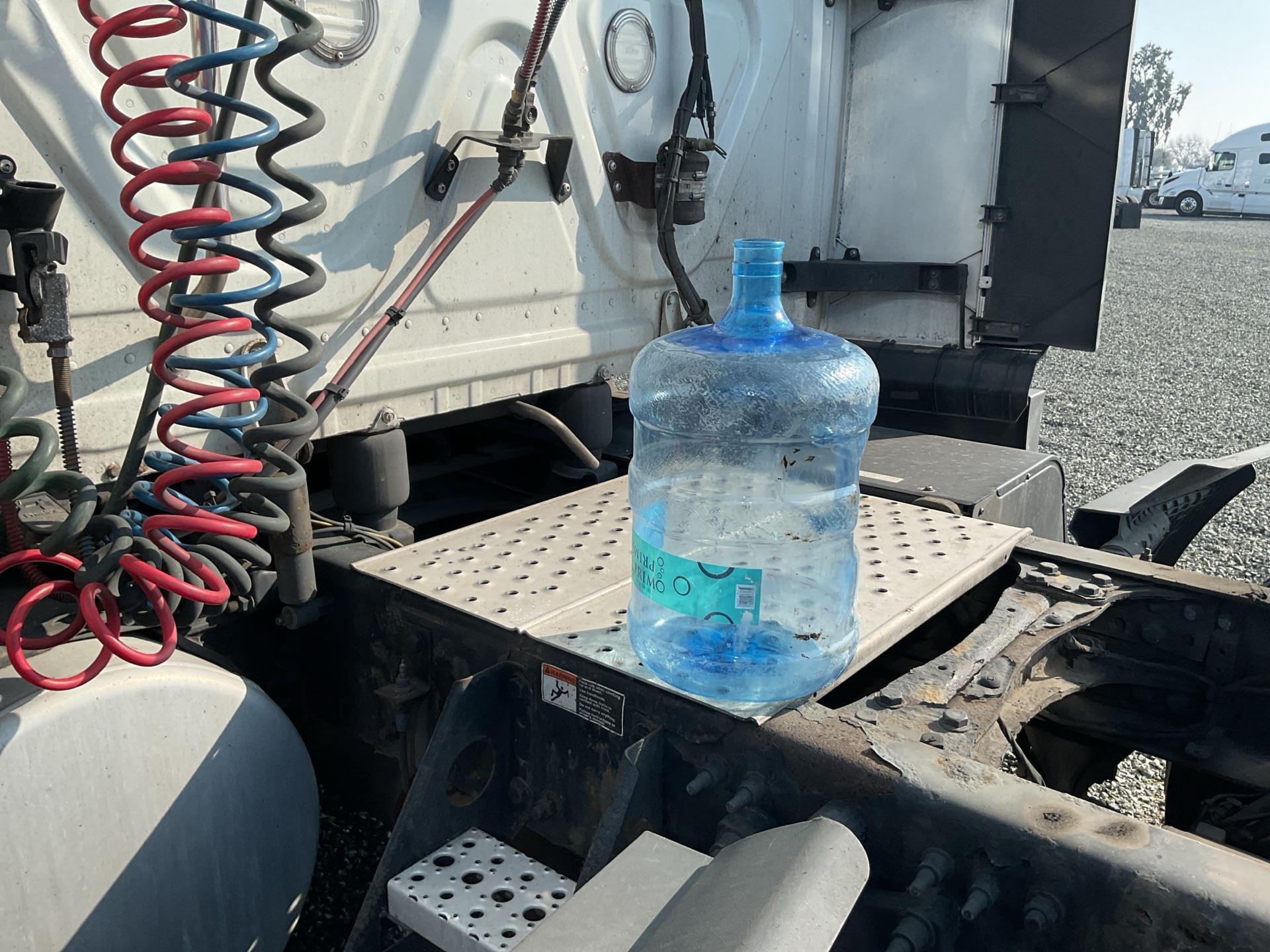 2020 Freightliner CASCADIA 126