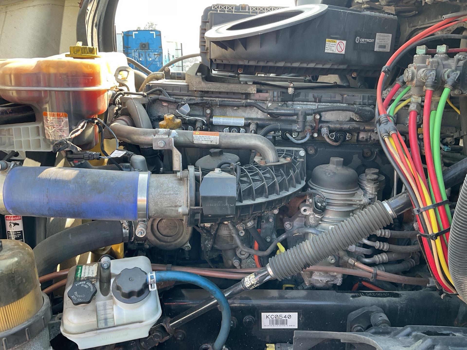 2020 Freightliner CASCADIA 126