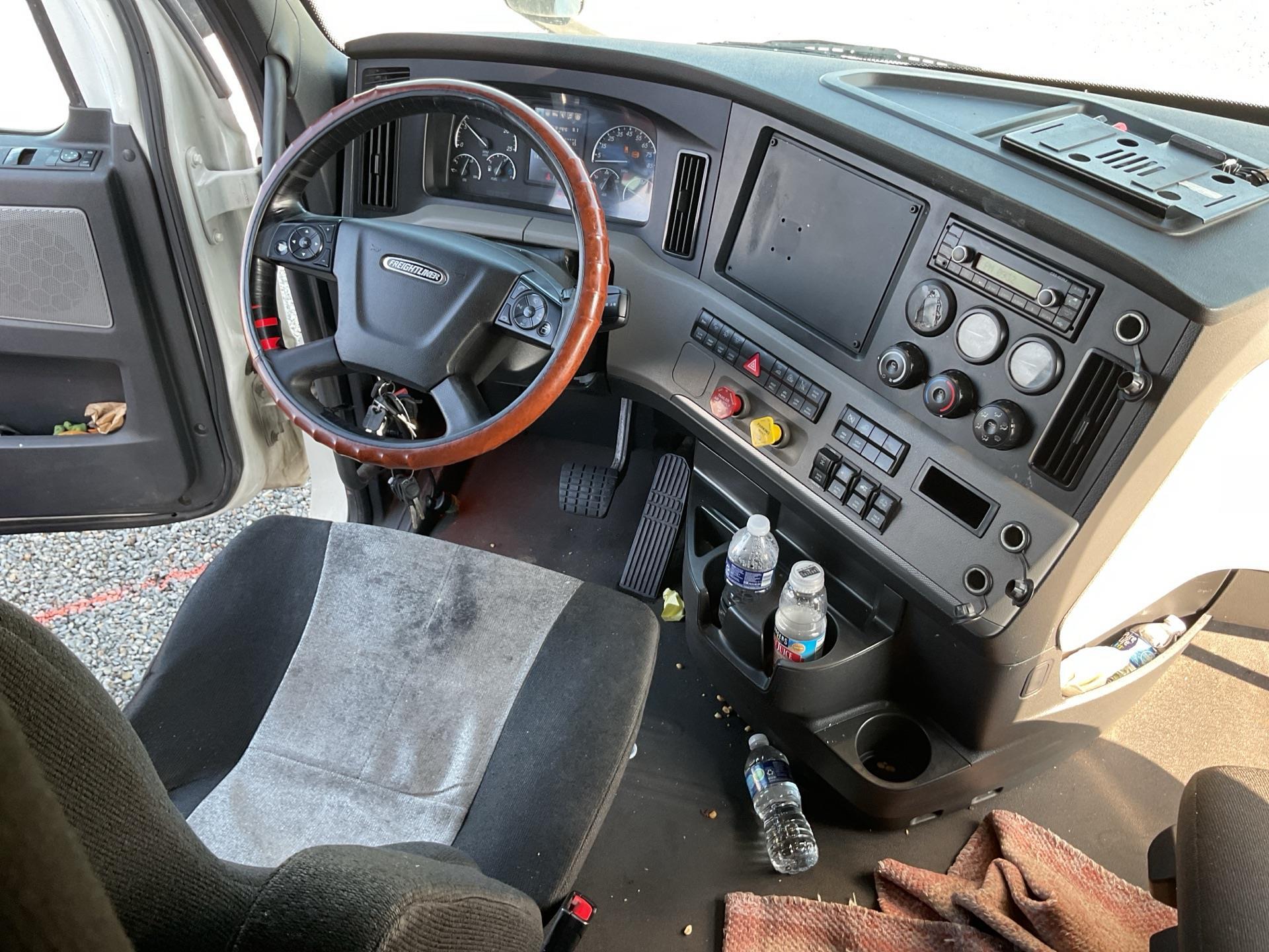 2020 Freightliner CASCADIA 126