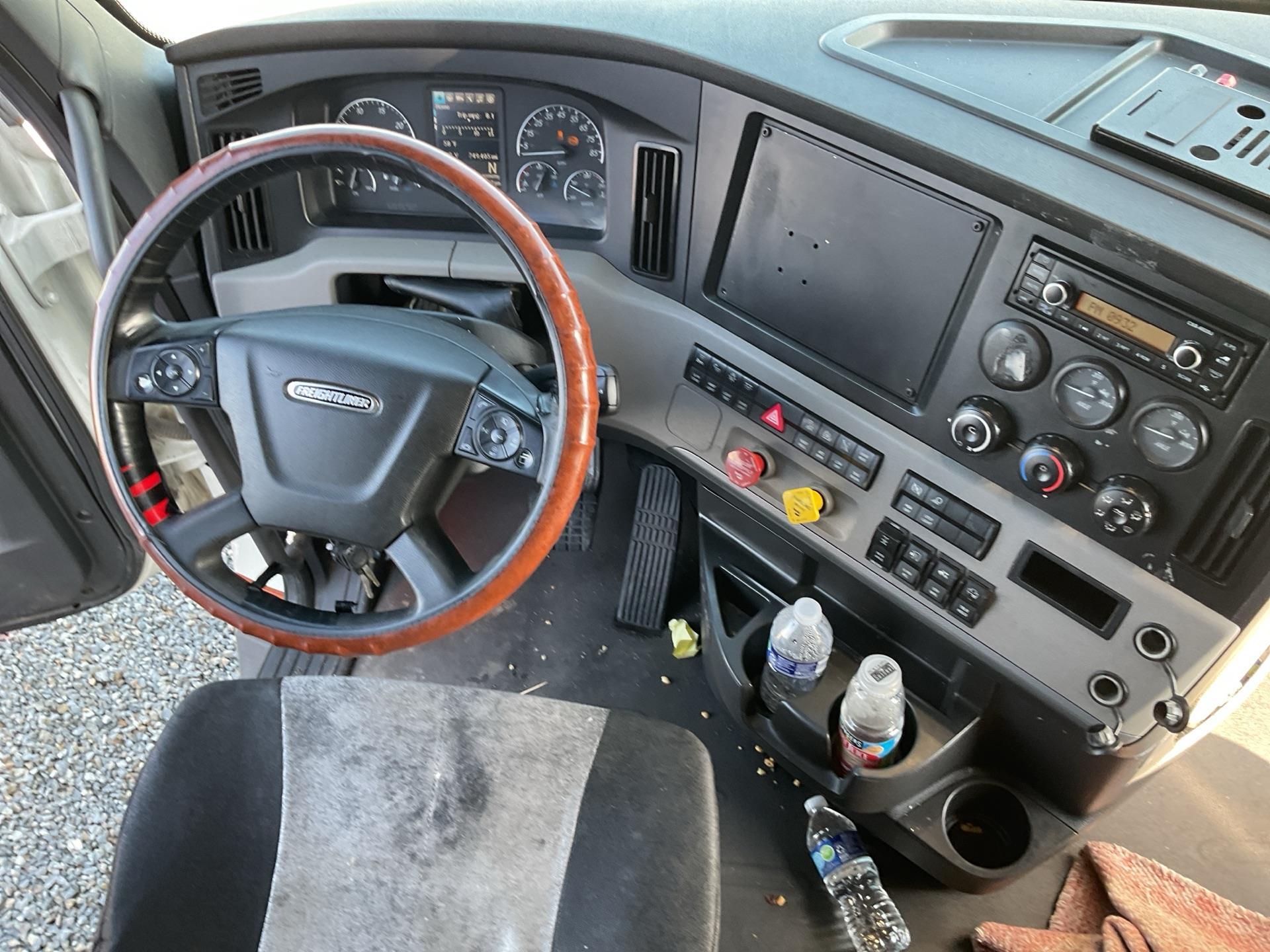 2020 Freightliner CASCADIA 126