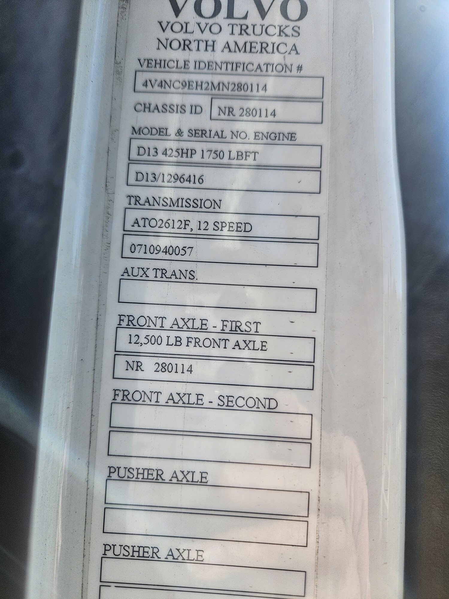 2021 Volvo VNL64T760