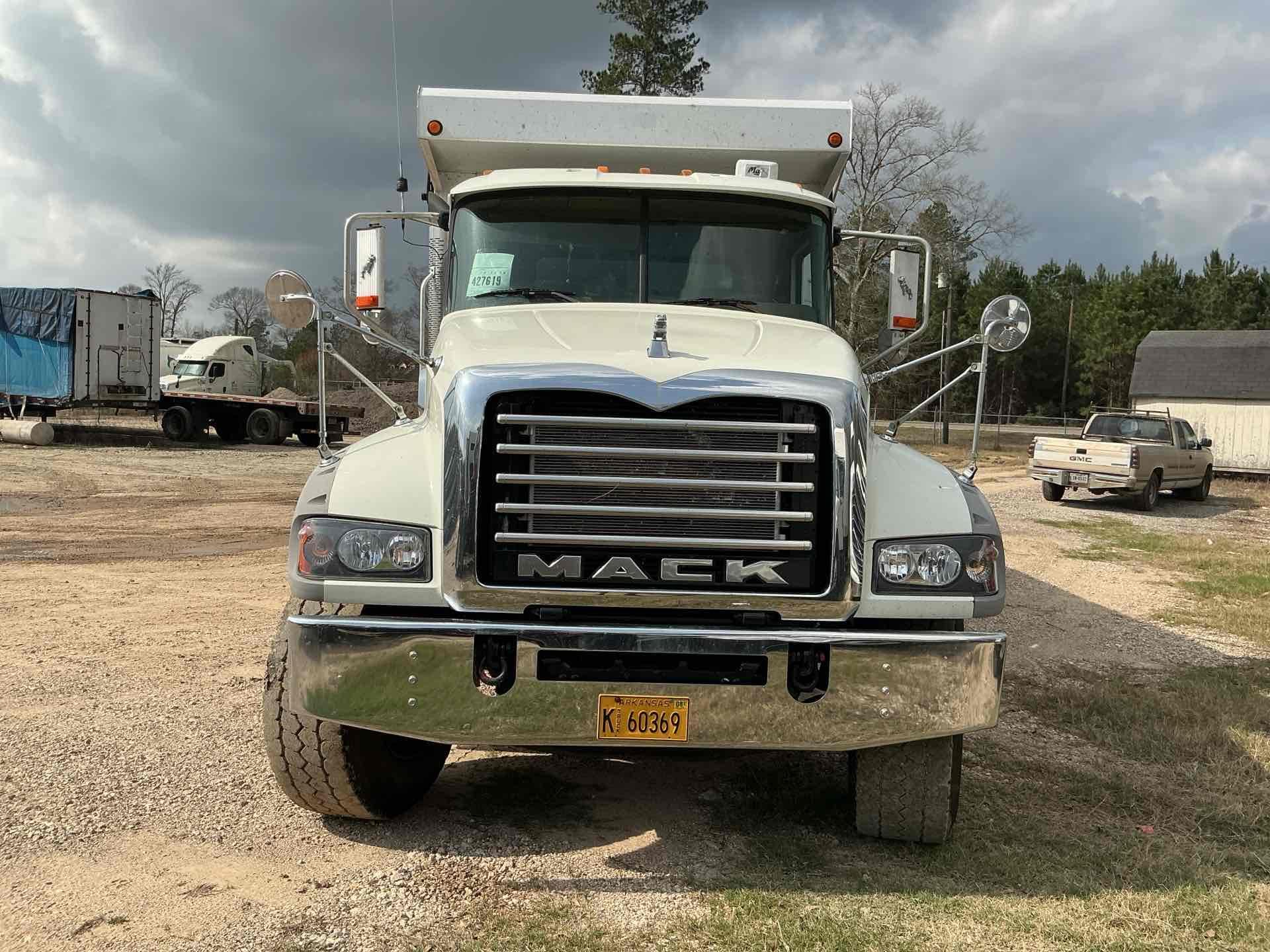 2014 Mack GU713