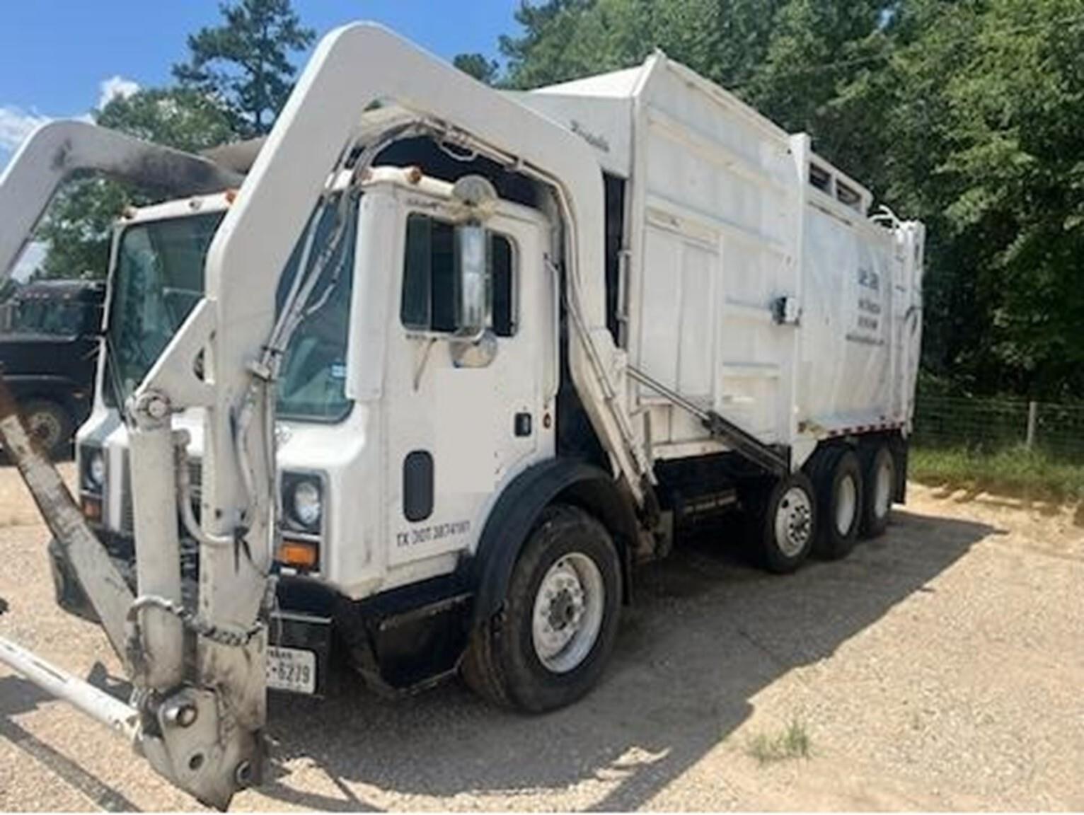 2003 Mack 600