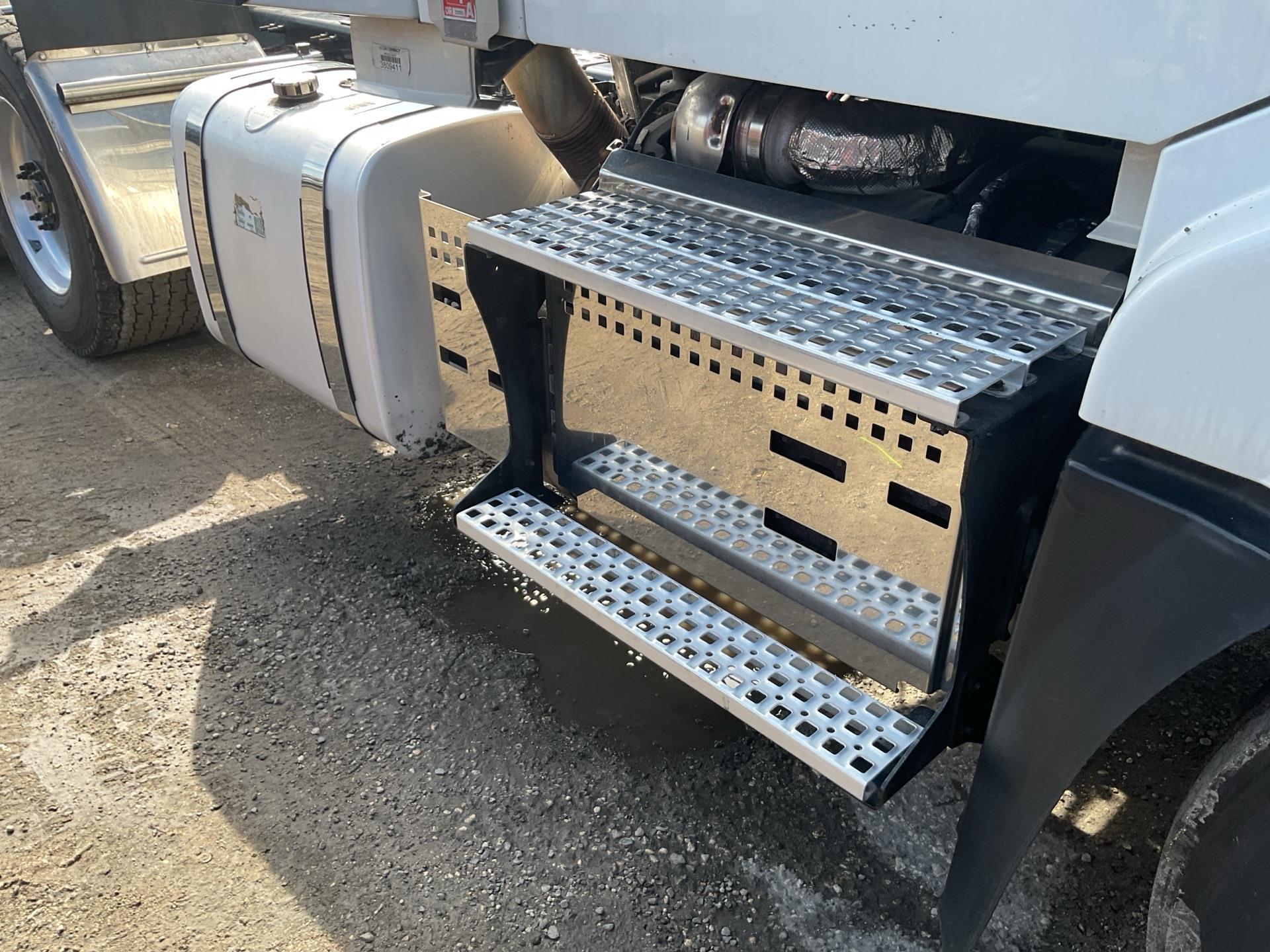 2018 Volvo VNL