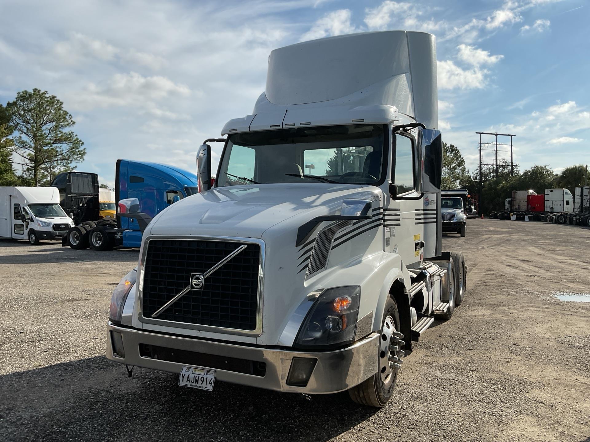 2018 Volvo VNL300