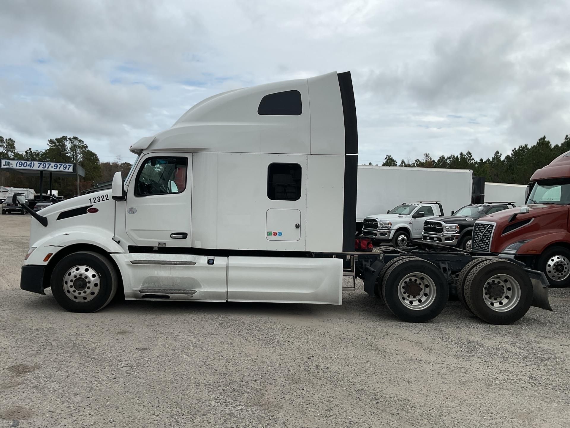 Photo of 2023 Peterbilt 579
