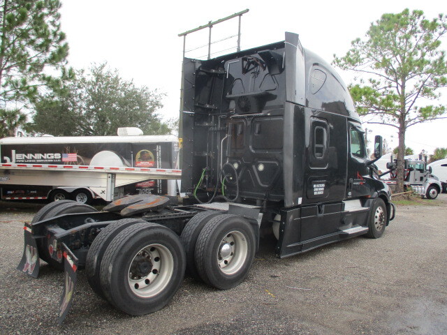 2018 Freightliner Cascadia 126