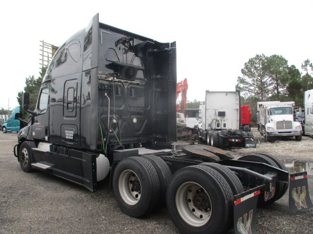 2018 Freightliner Cascadia 126
