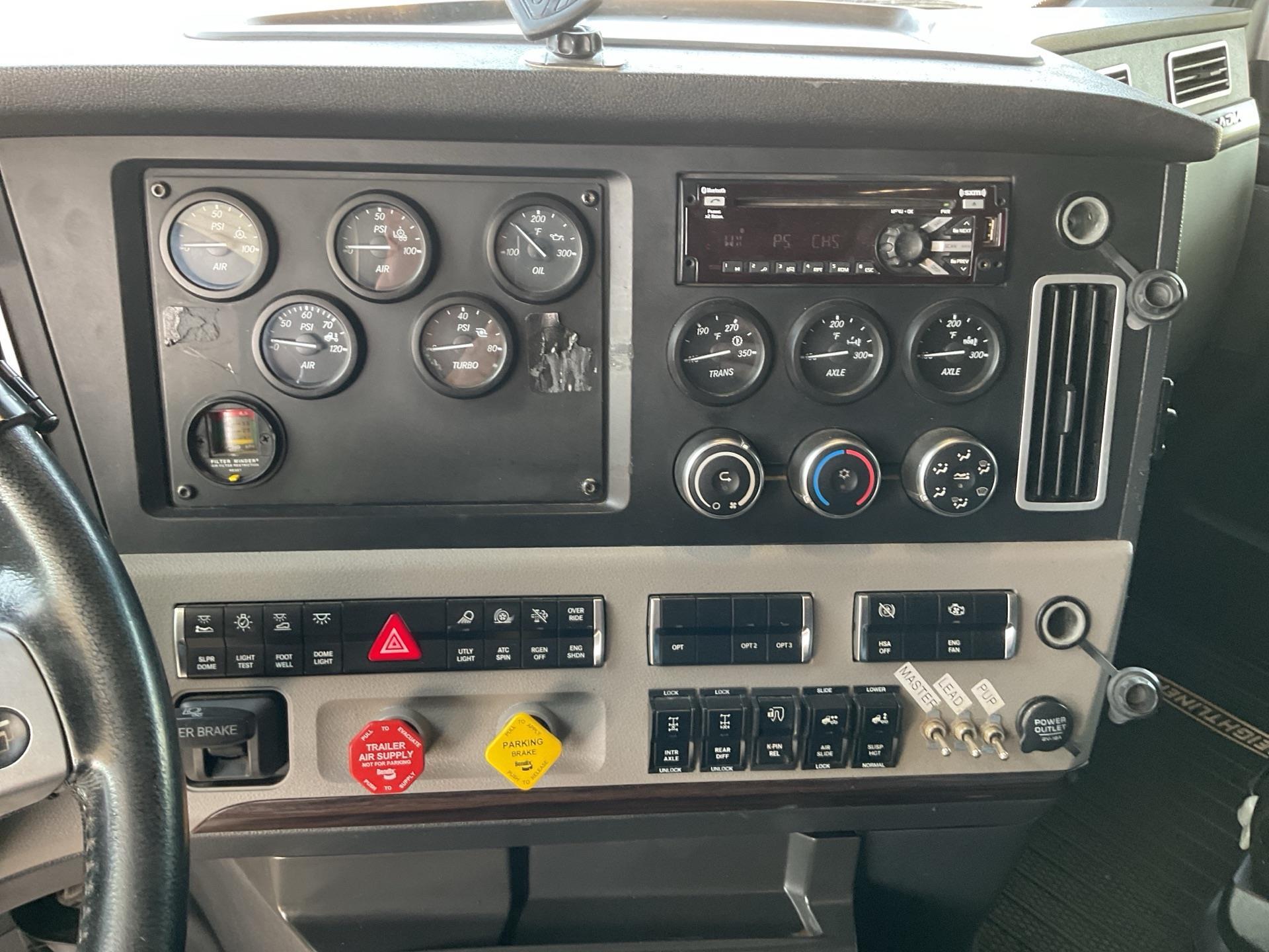 2019 Freightliner CASCADIA 126