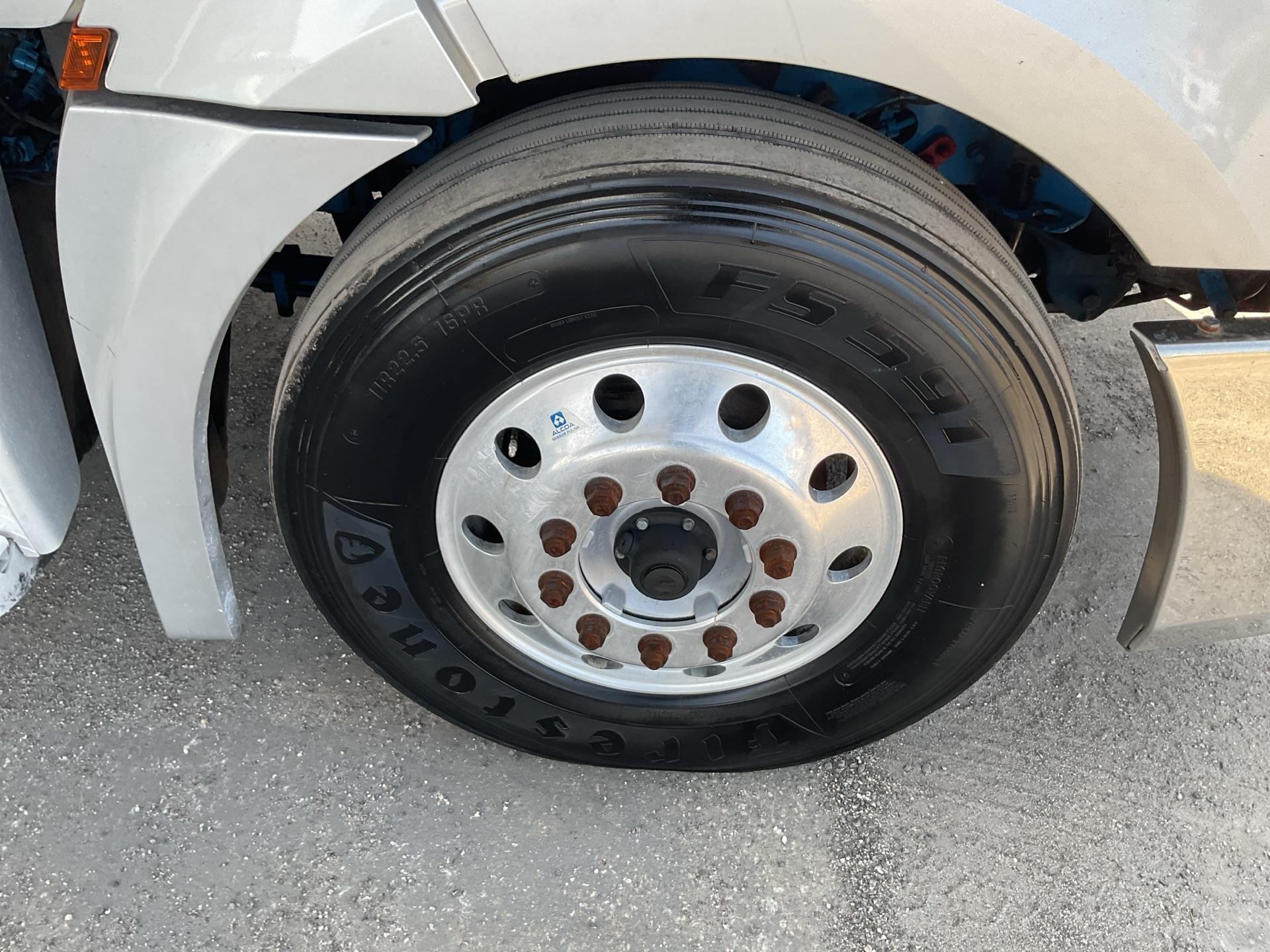 2019 Freightliner CASCADIA 126