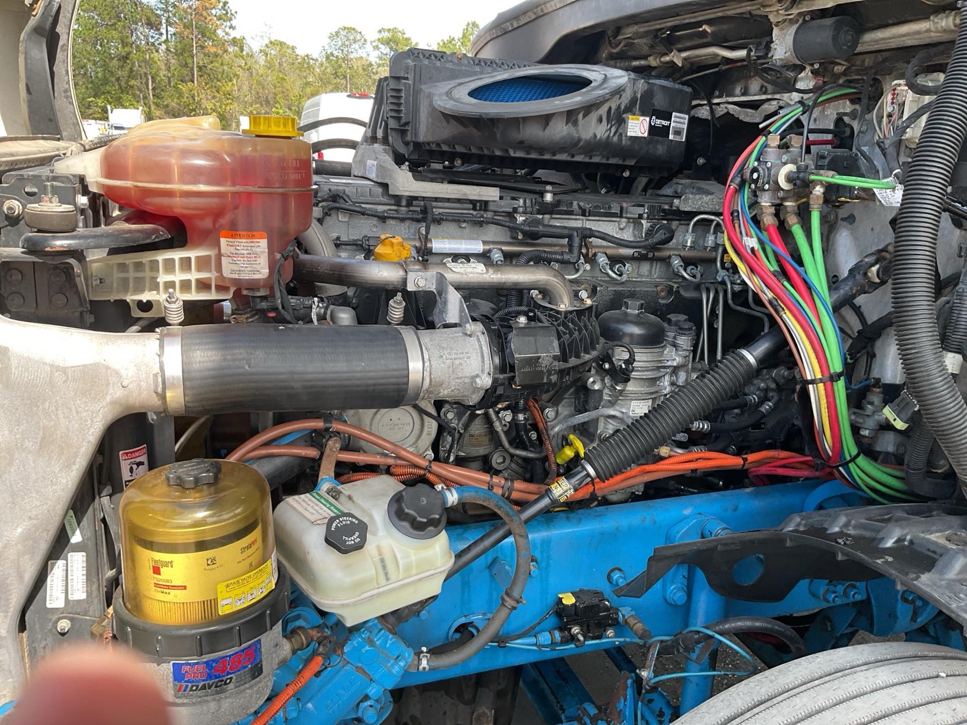2019 Freightliner CASCADIA 126