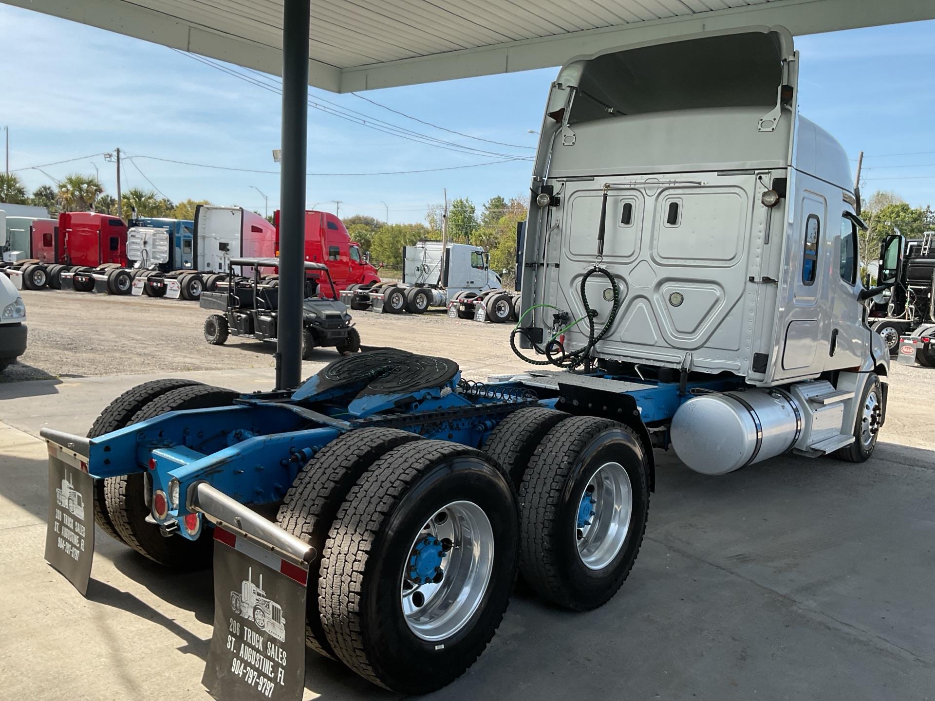 2019 Freightliner CASCADIA 126