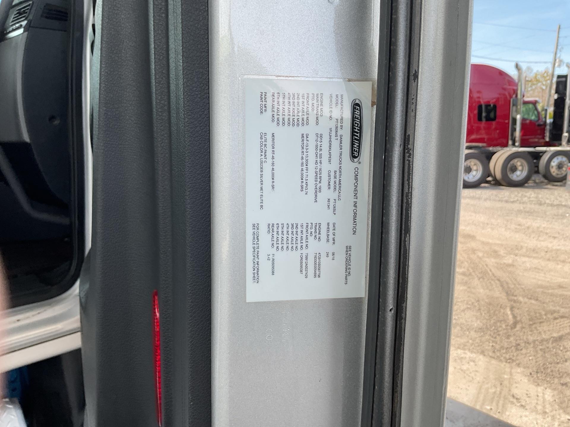 2019 Freightliner CASCADIA 126
