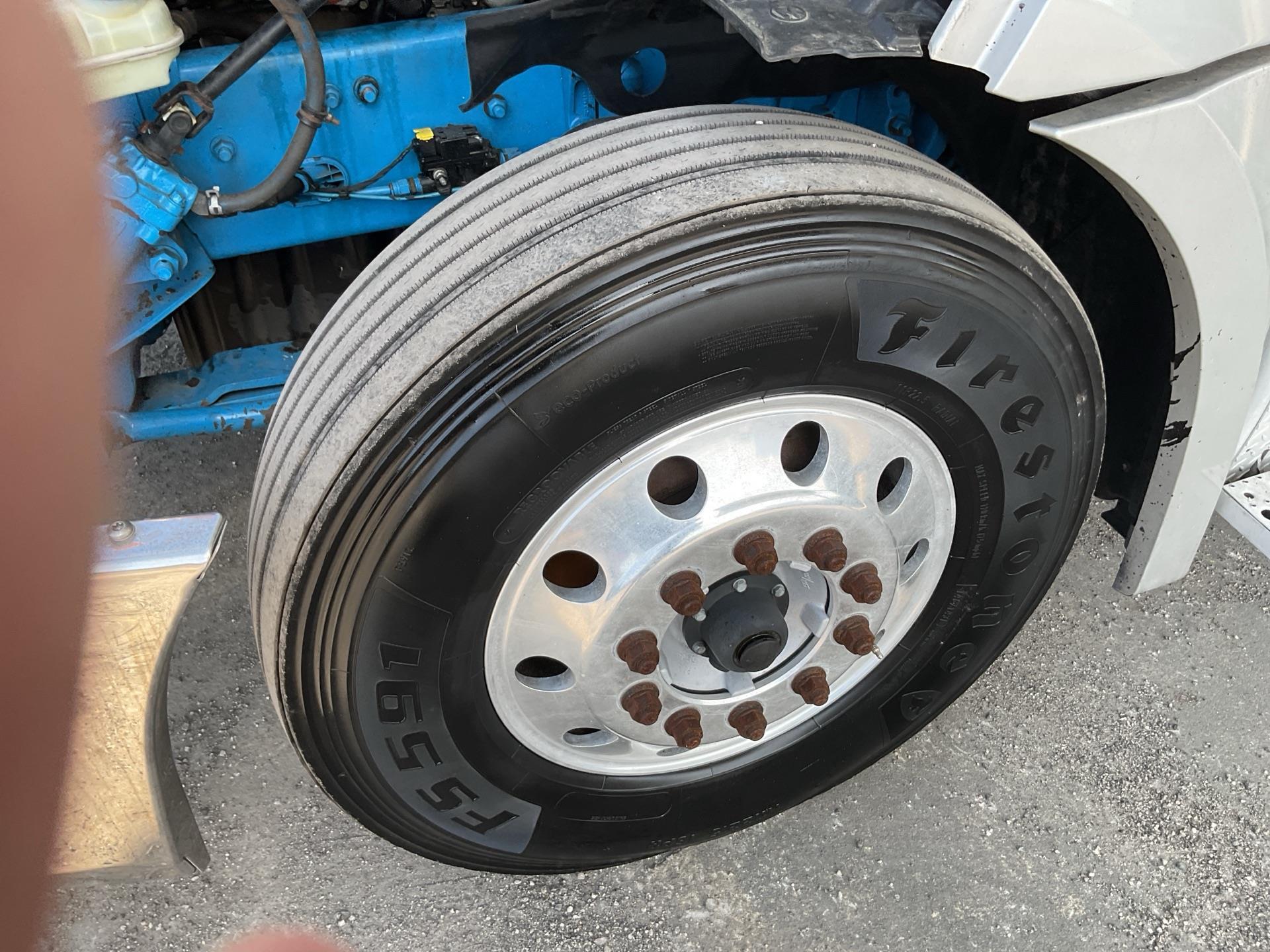 2019 Freightliner CASCADIA 126