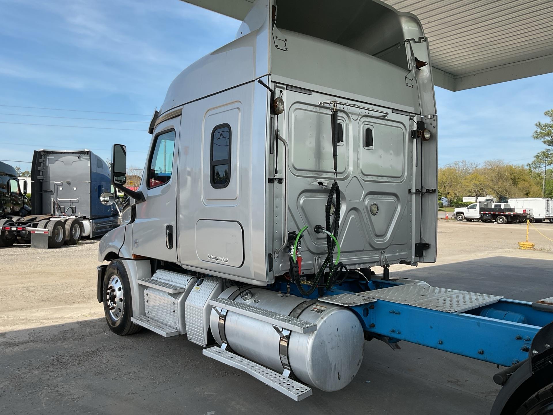 2019 Freightliner CASCADIA 126