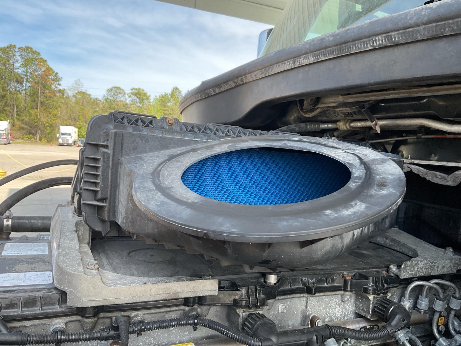2019 Freightliner CASCADIA 126