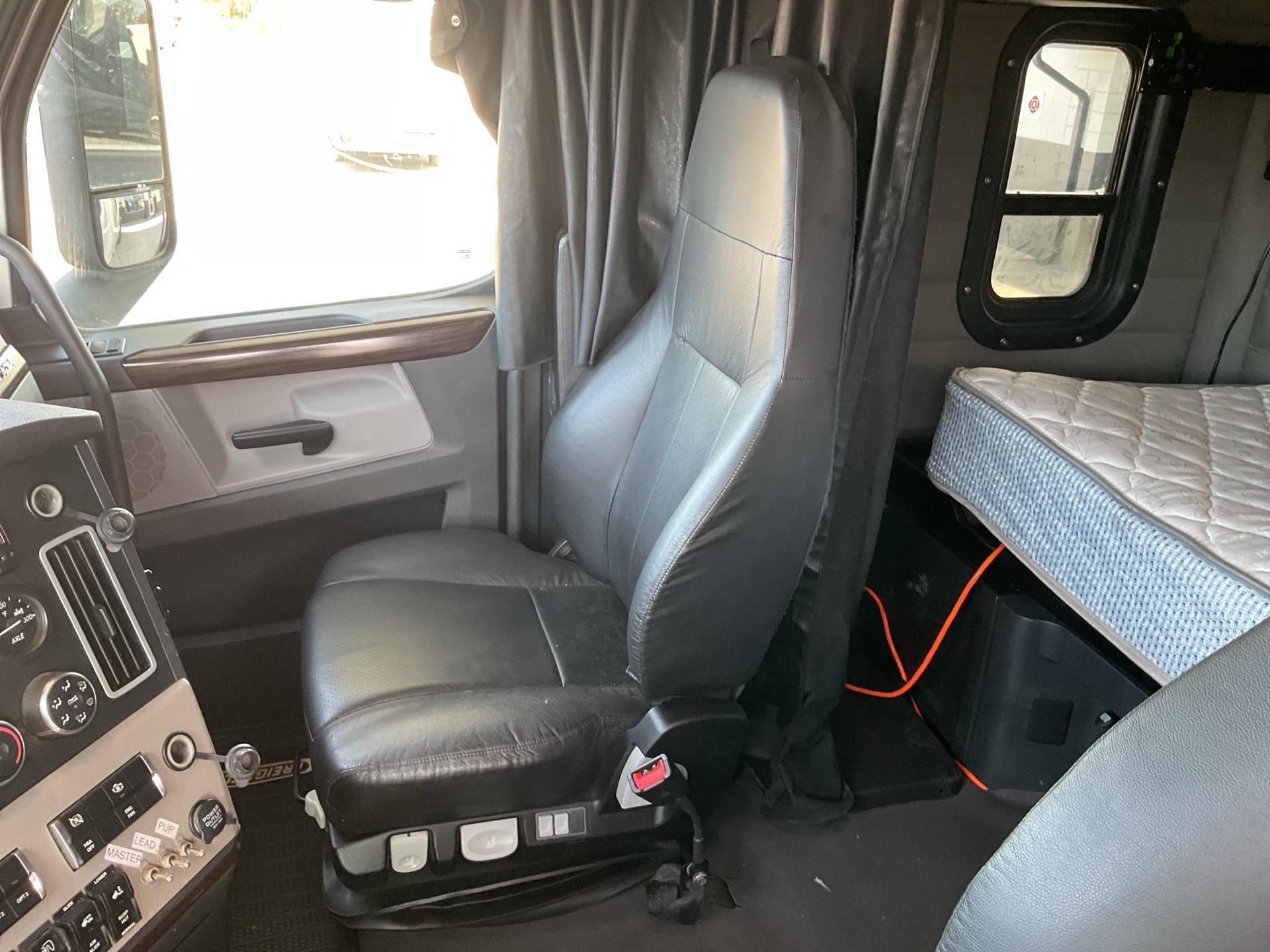 2019 Freightliner CASCADIA 126