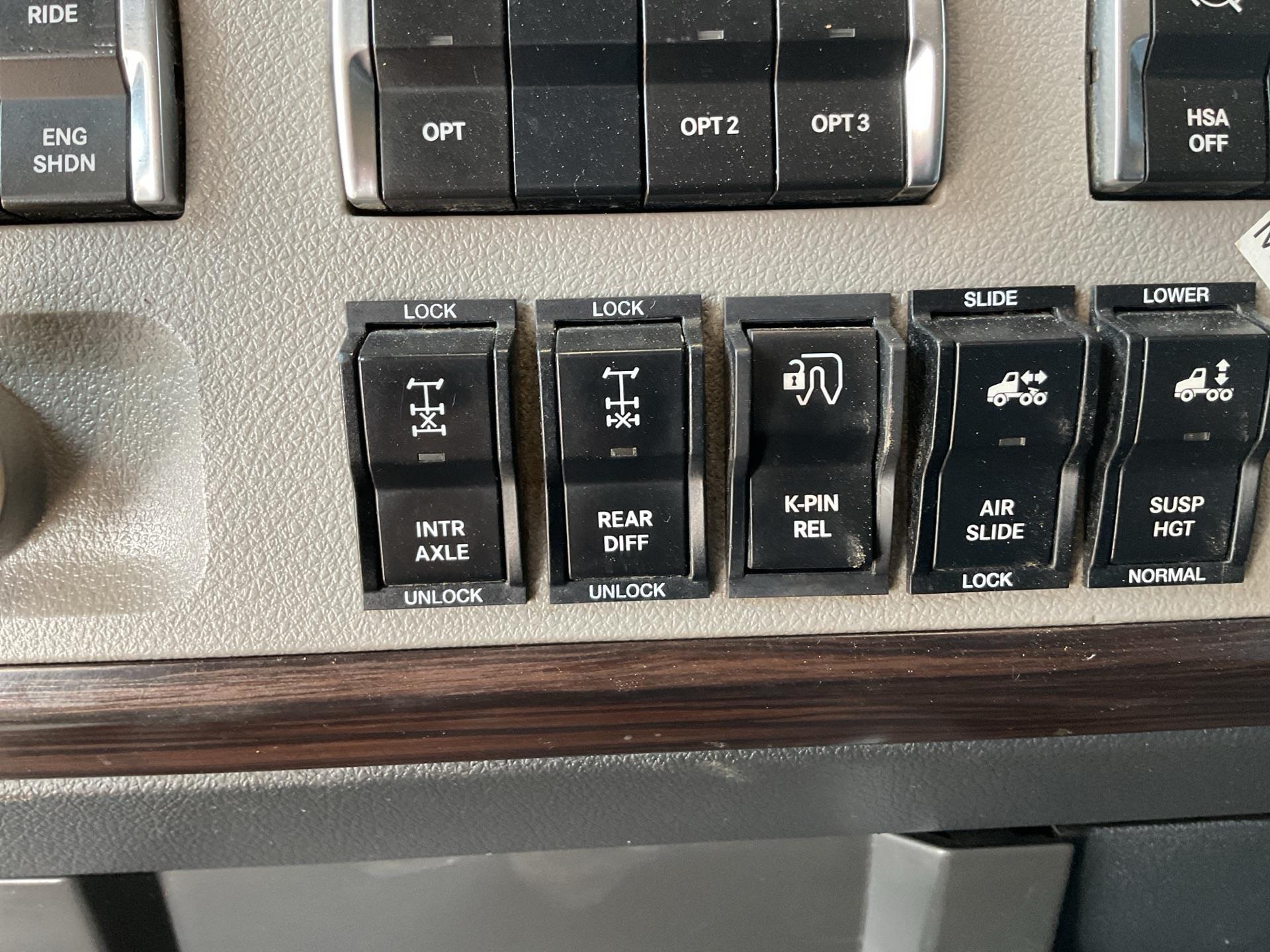 2019 Freightliner CASCADIA 126
