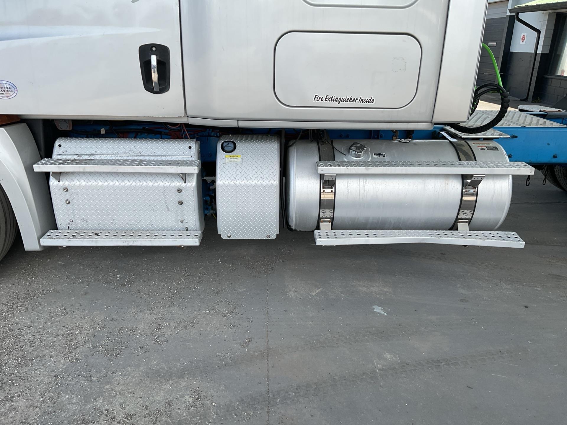 2019 Freightliner CASCADIA 126