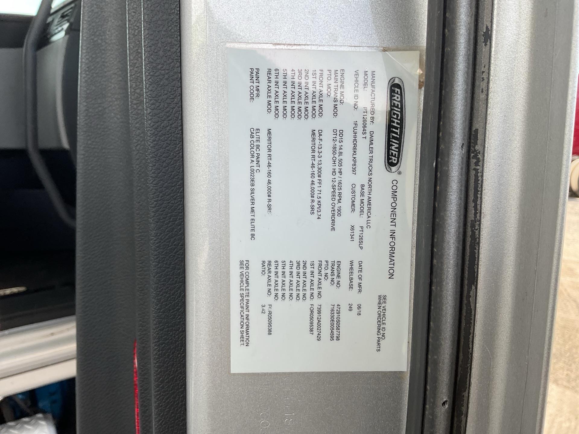 2019 Freightliner CASCADIA 126