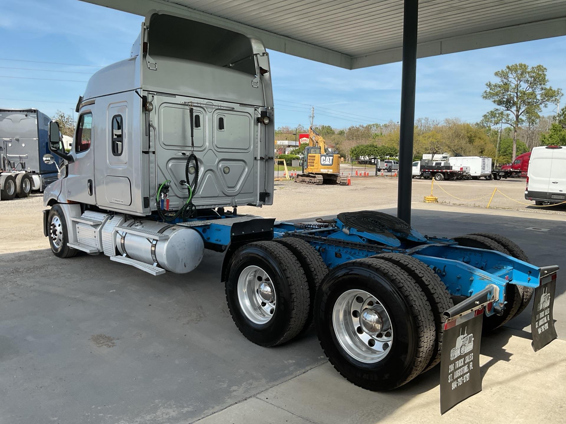 2019 Freightliner CASCADIA 126