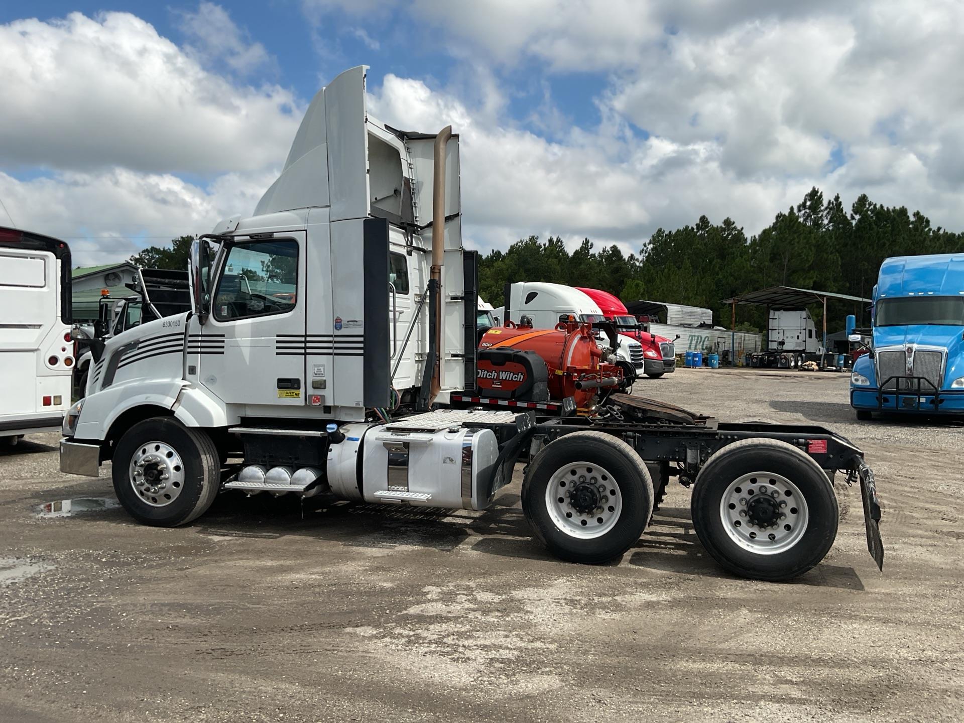 2018 Volvo VNL300