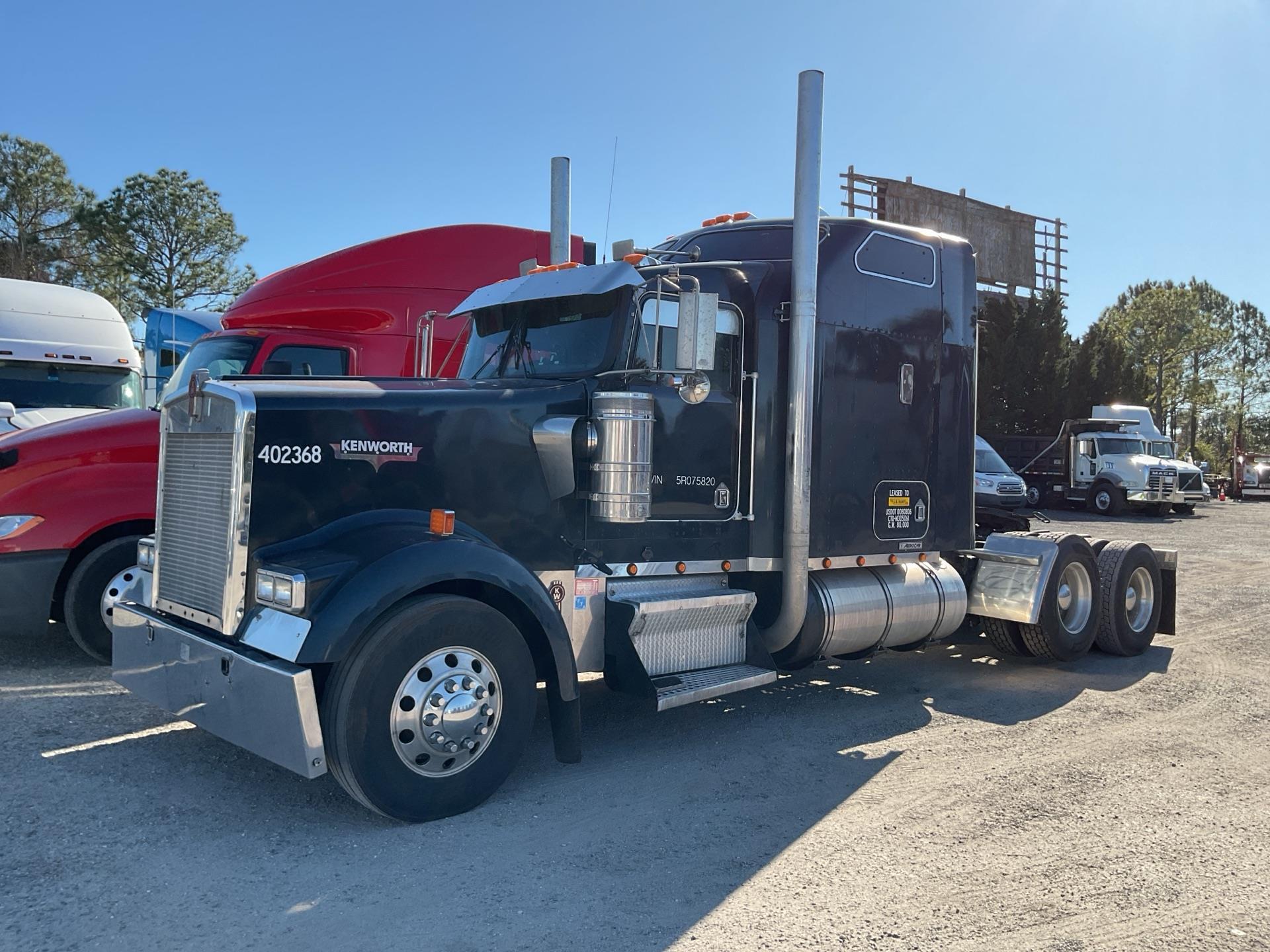 Photo of a 2005 Kenworth W900B
