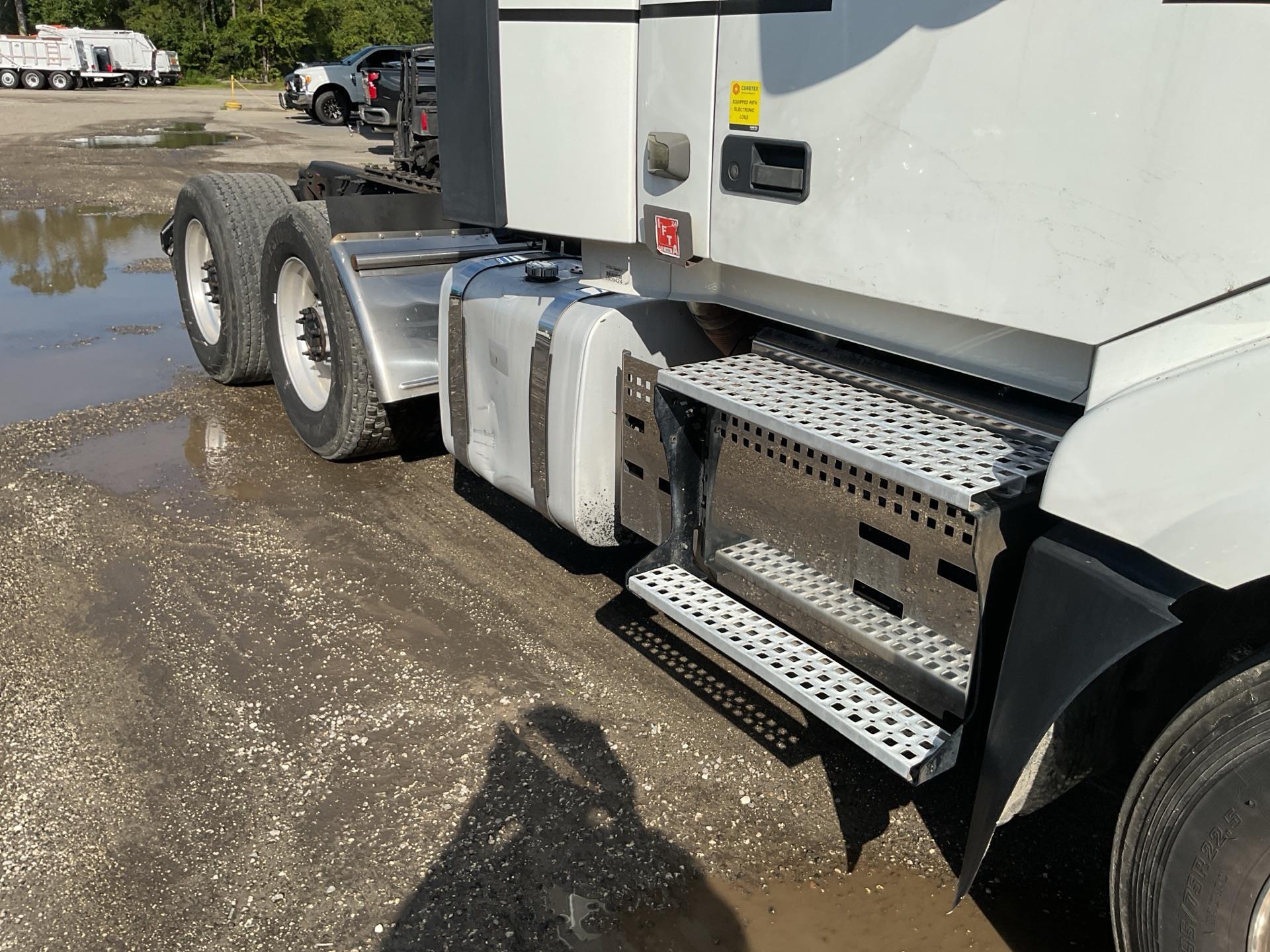 2018 Volvo VNL