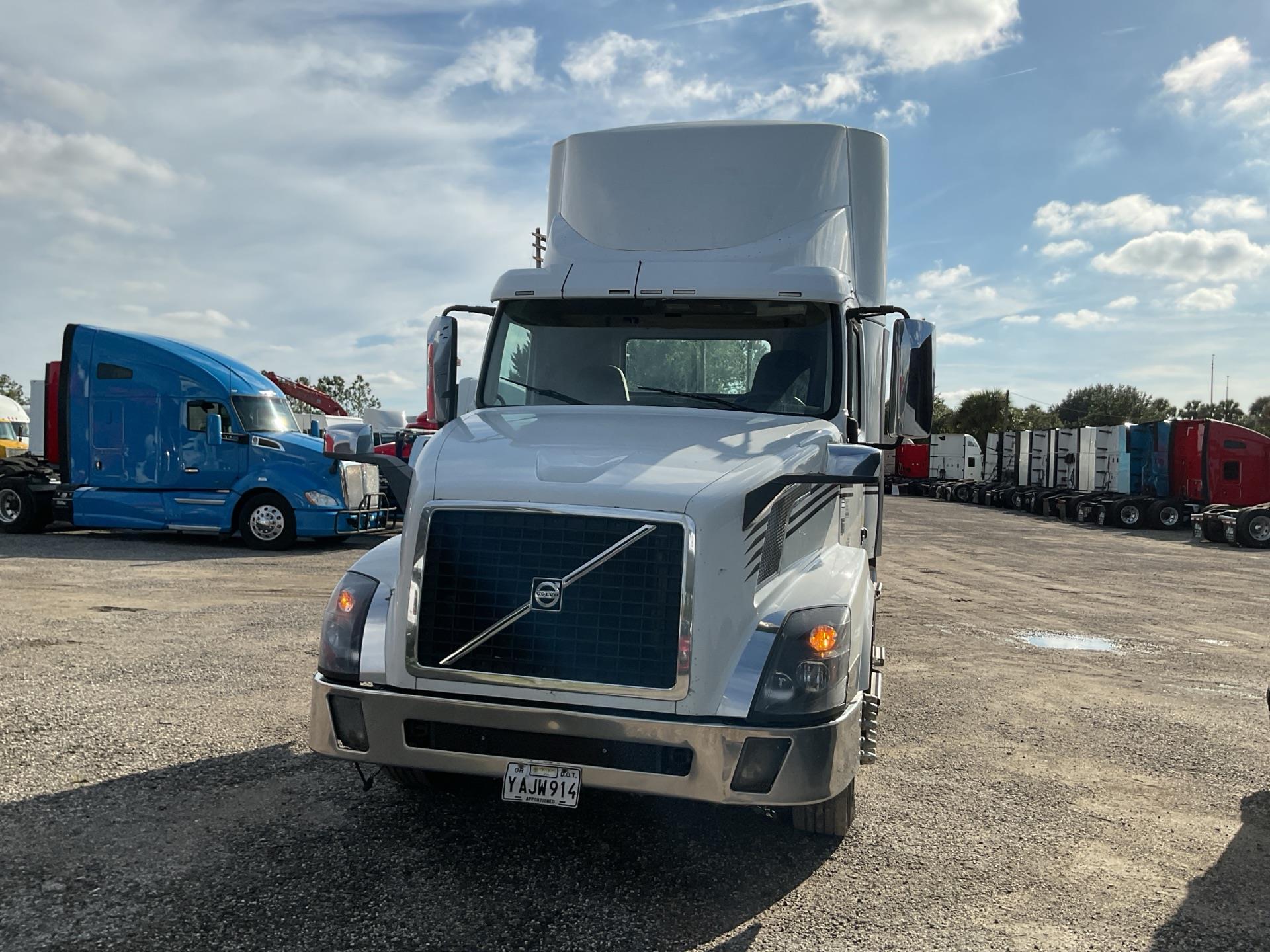2018 Volvo VNL300