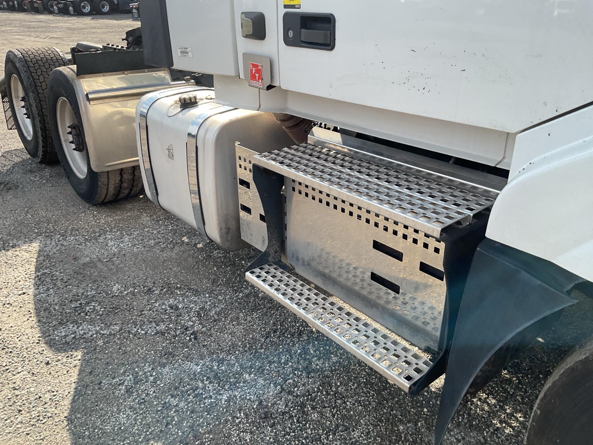 2018 Volvo VNL300
