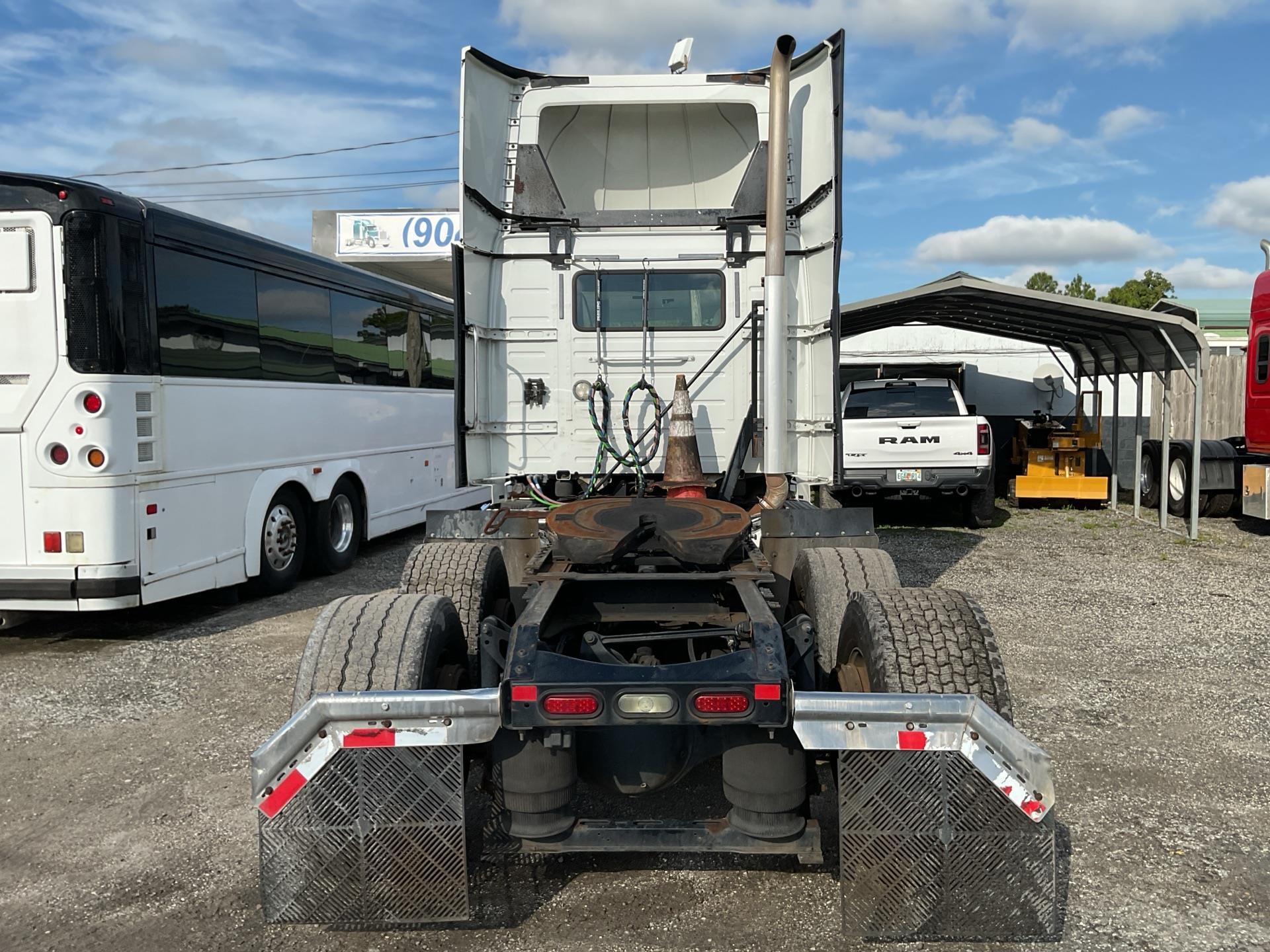 2018 Volvo VNL300