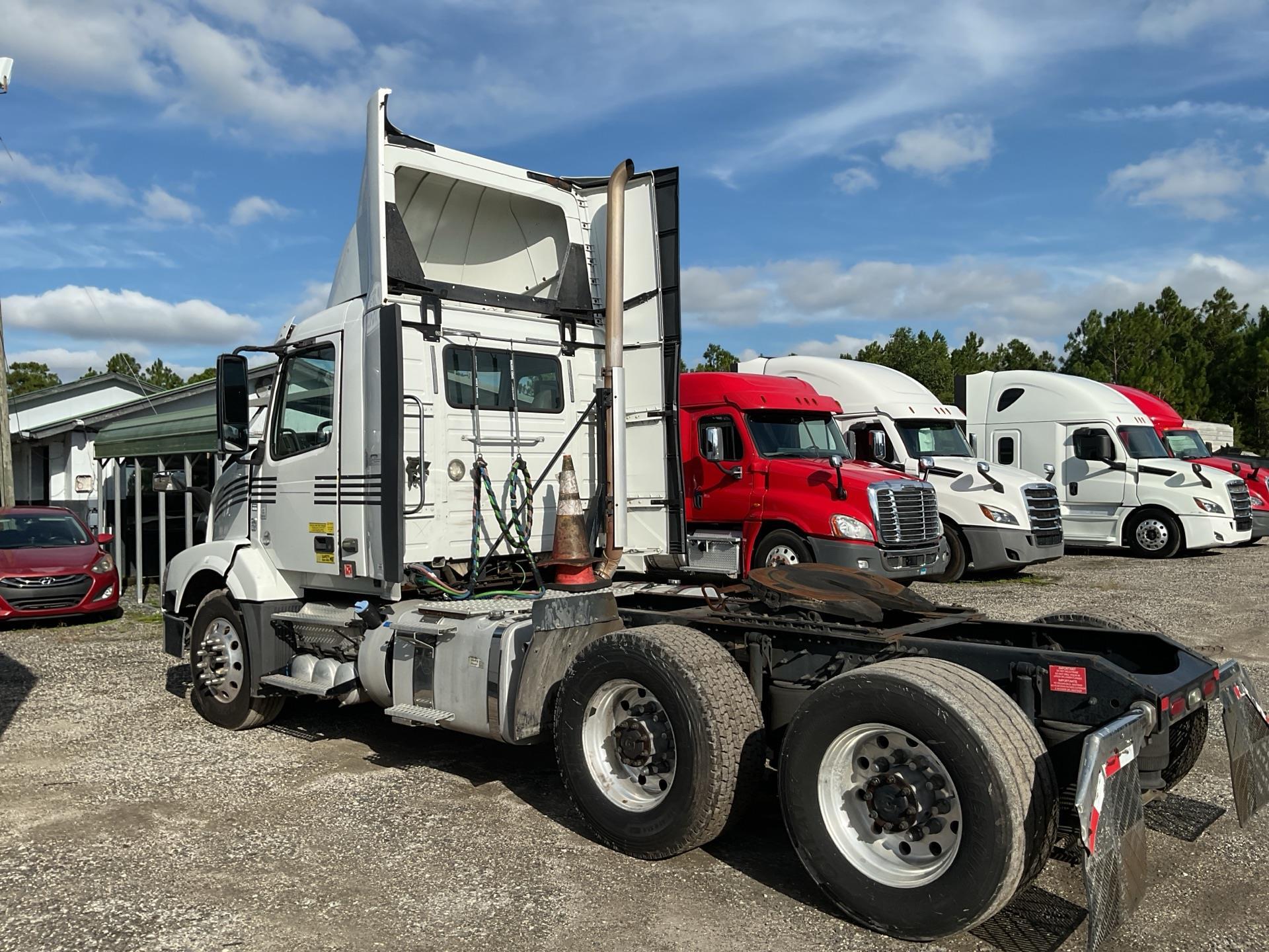 2018 Volvo VNL300