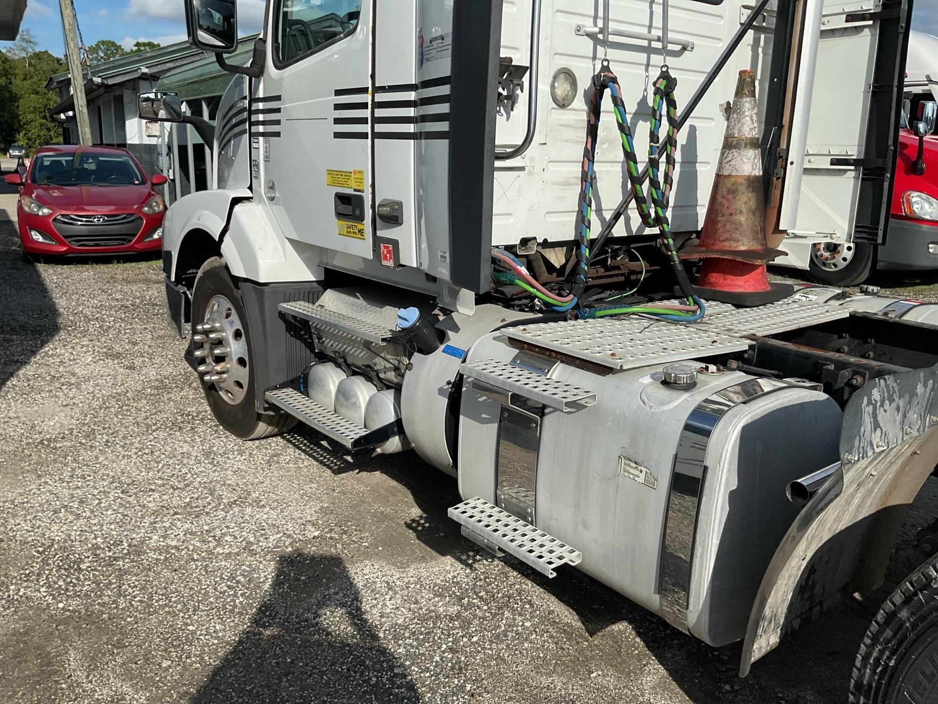 2018 Volvo VNL300