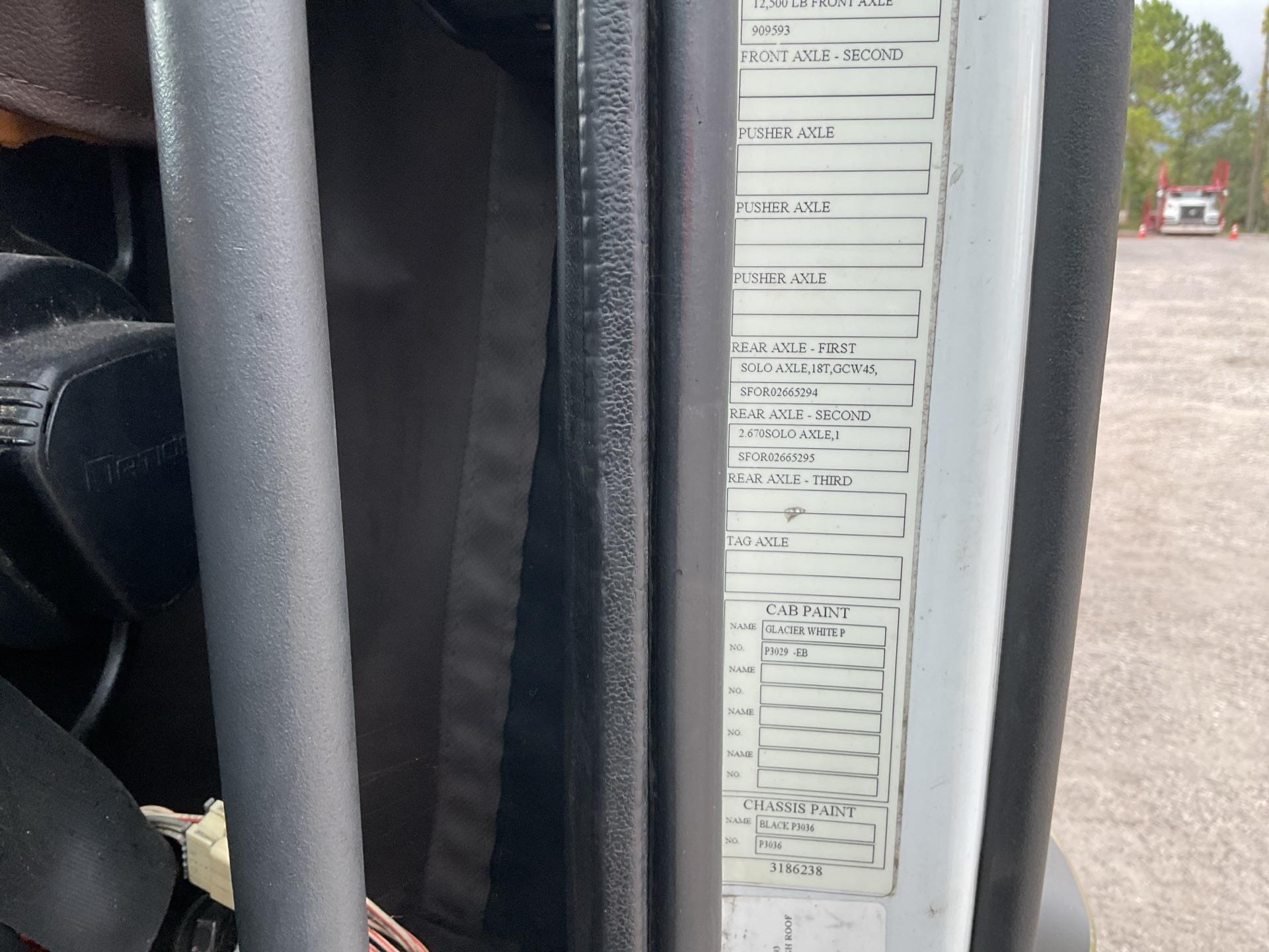 2015 Volvo VNL670