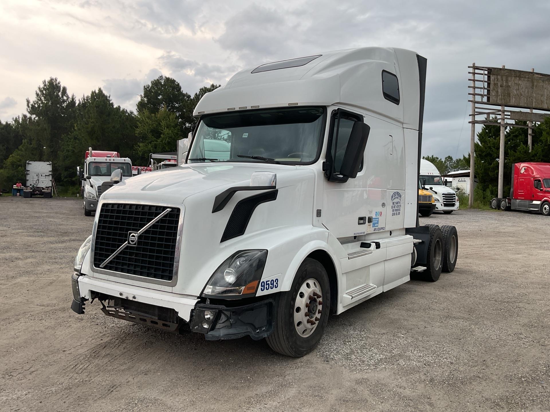 2015 Volvo VNL670