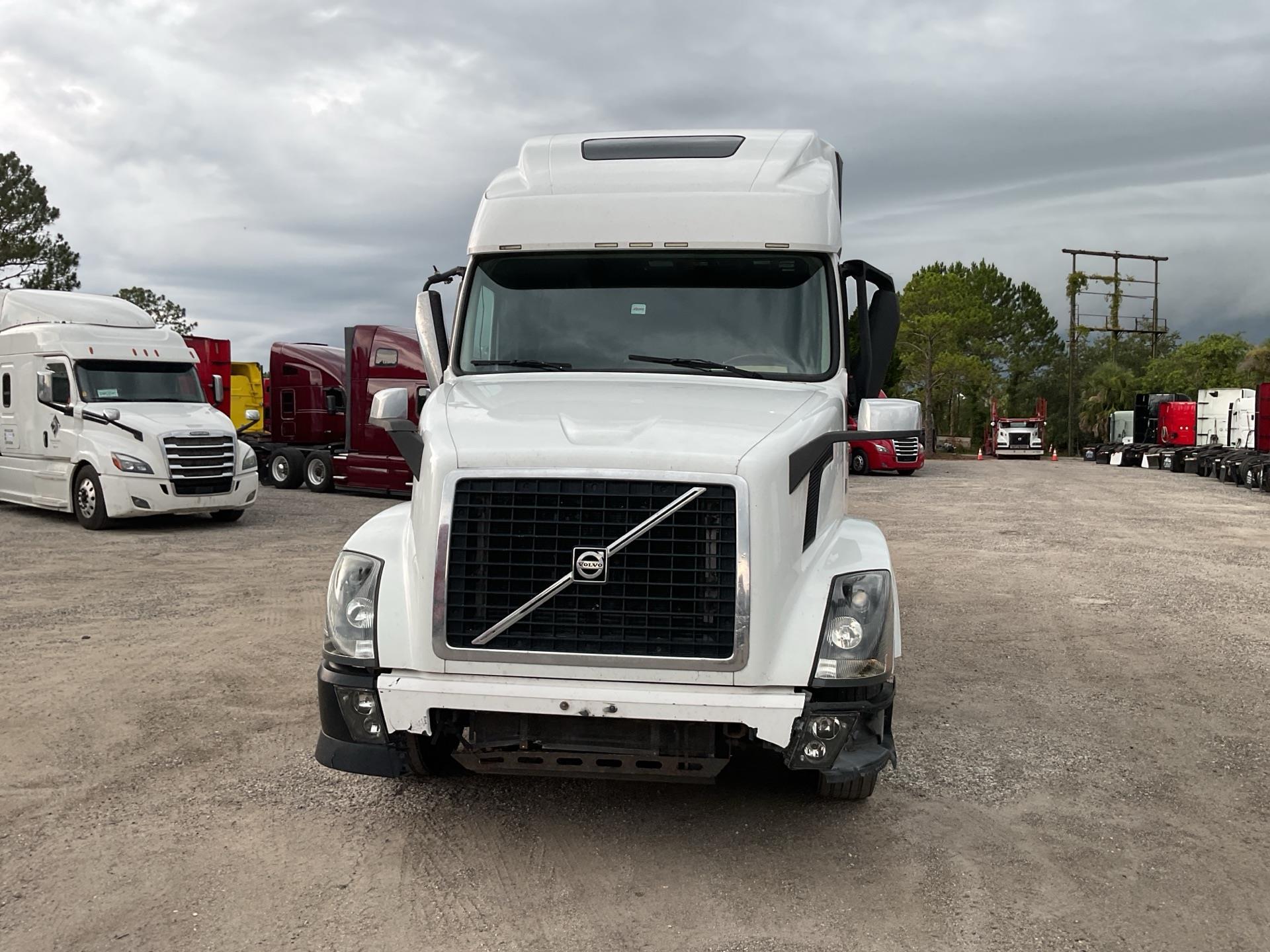 2015 Volvo VNL670
