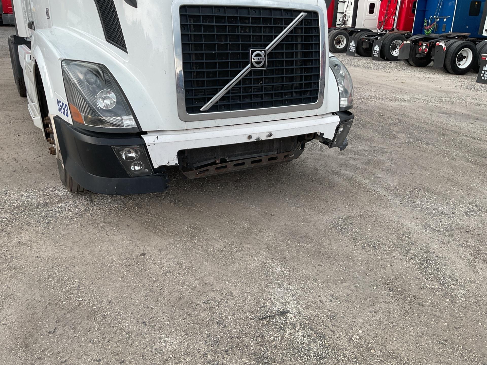 2015 Volvo VNL670