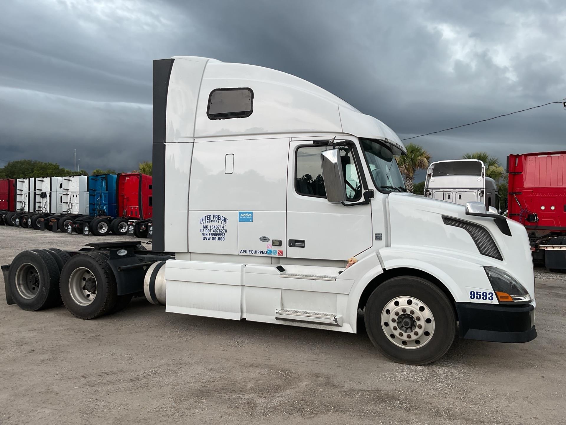 2015 Volvo VNL670