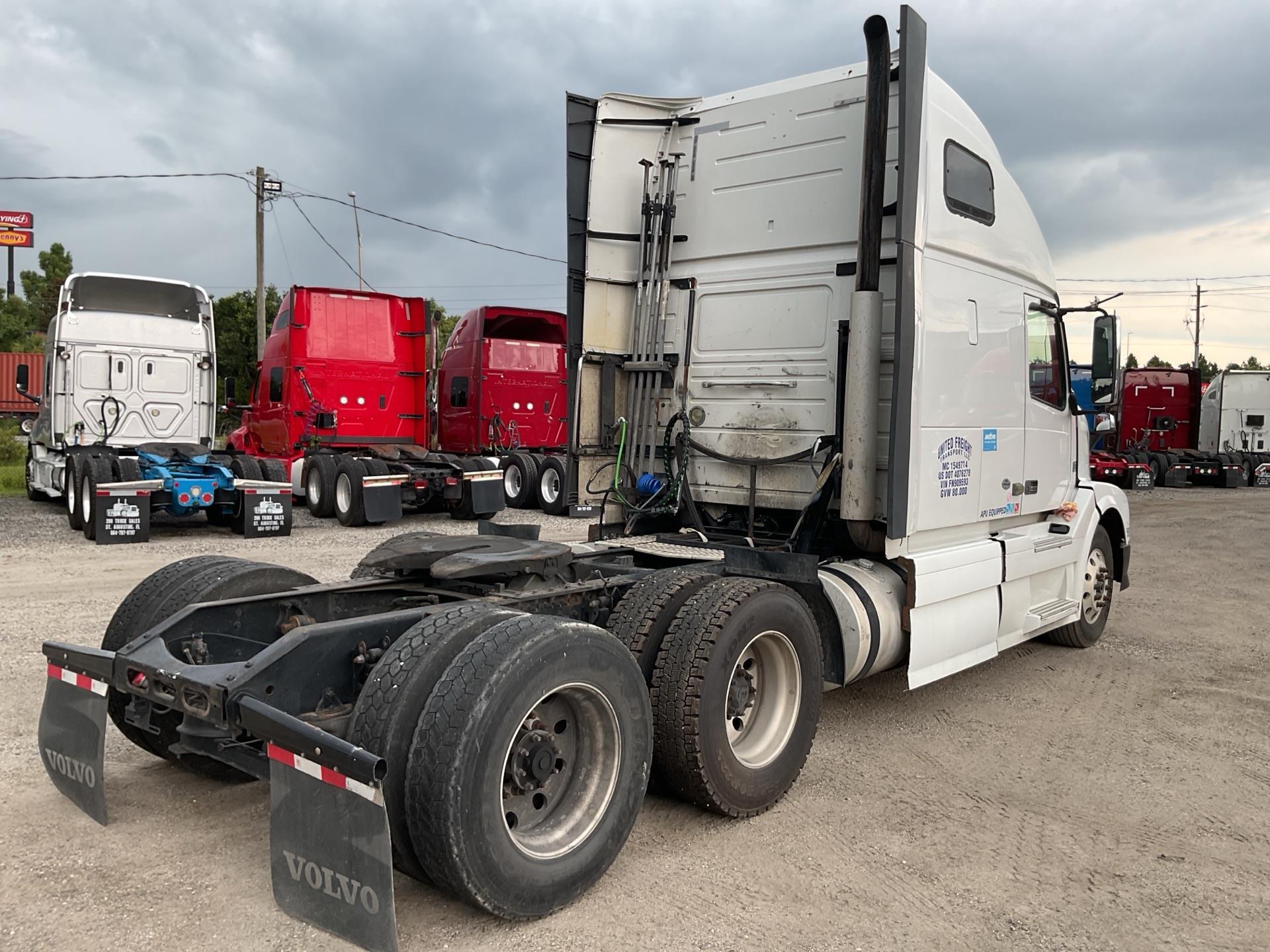 2015 Volvo VNL670