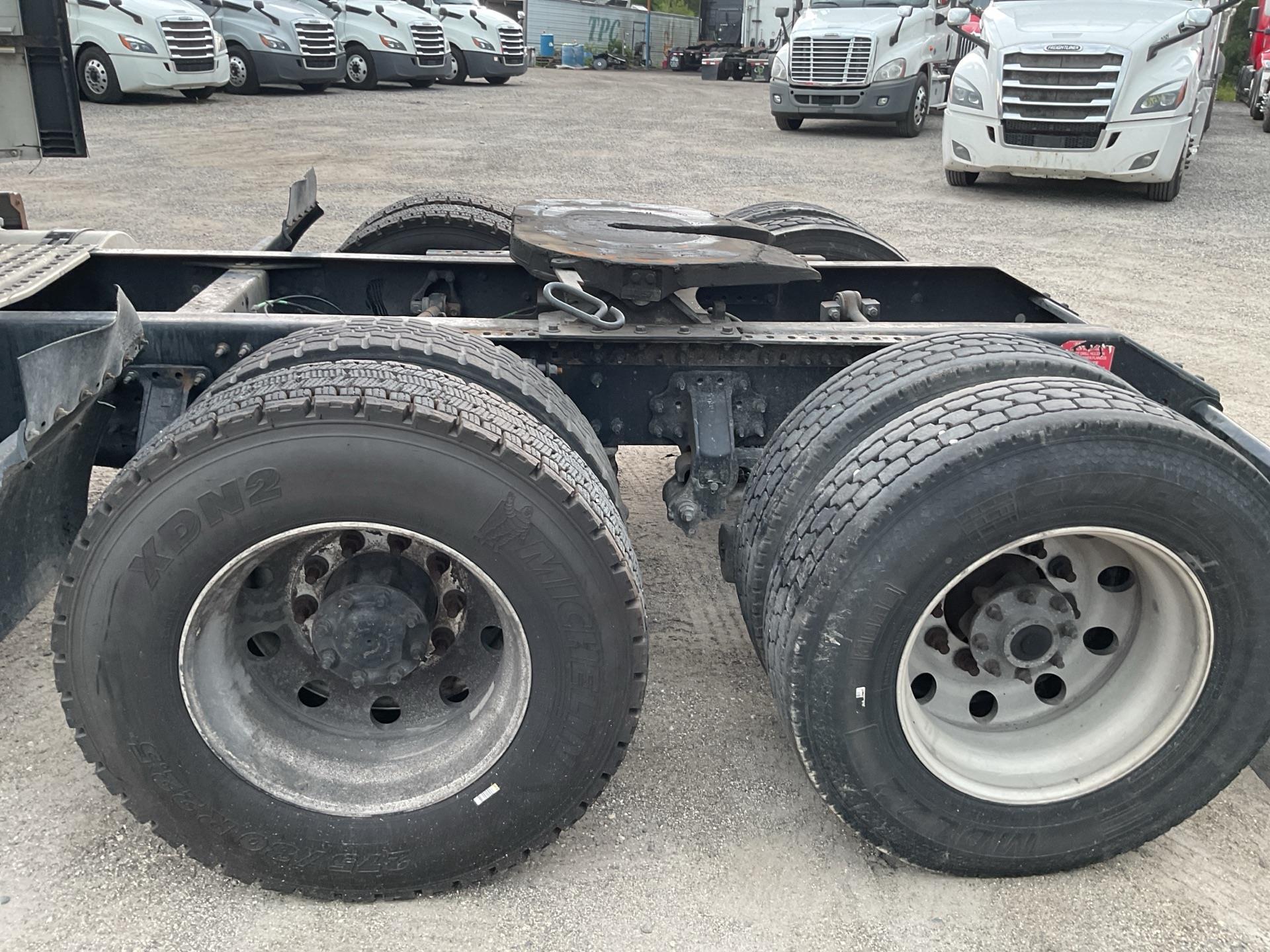 2015 Volvo VNL670