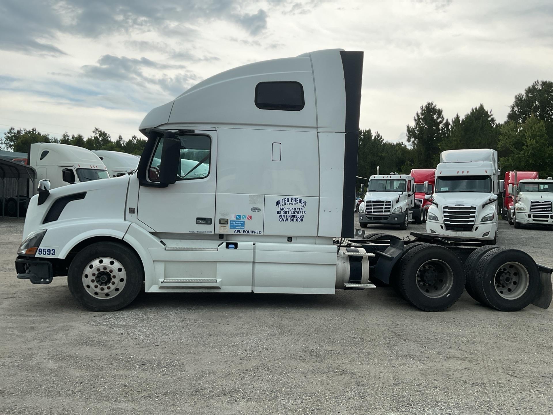 2015 Volvo VNL670