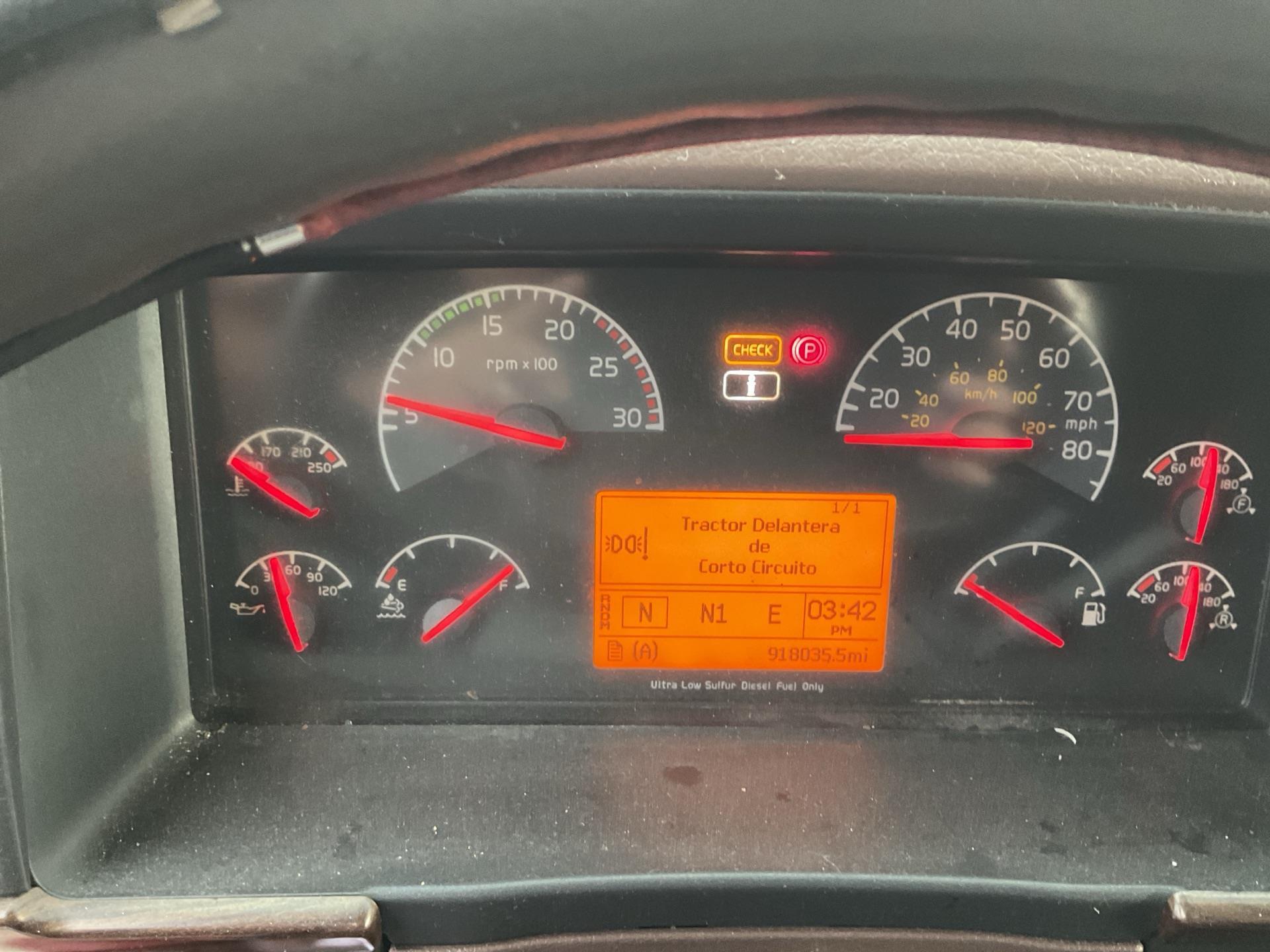 2015 Volvo VNL670